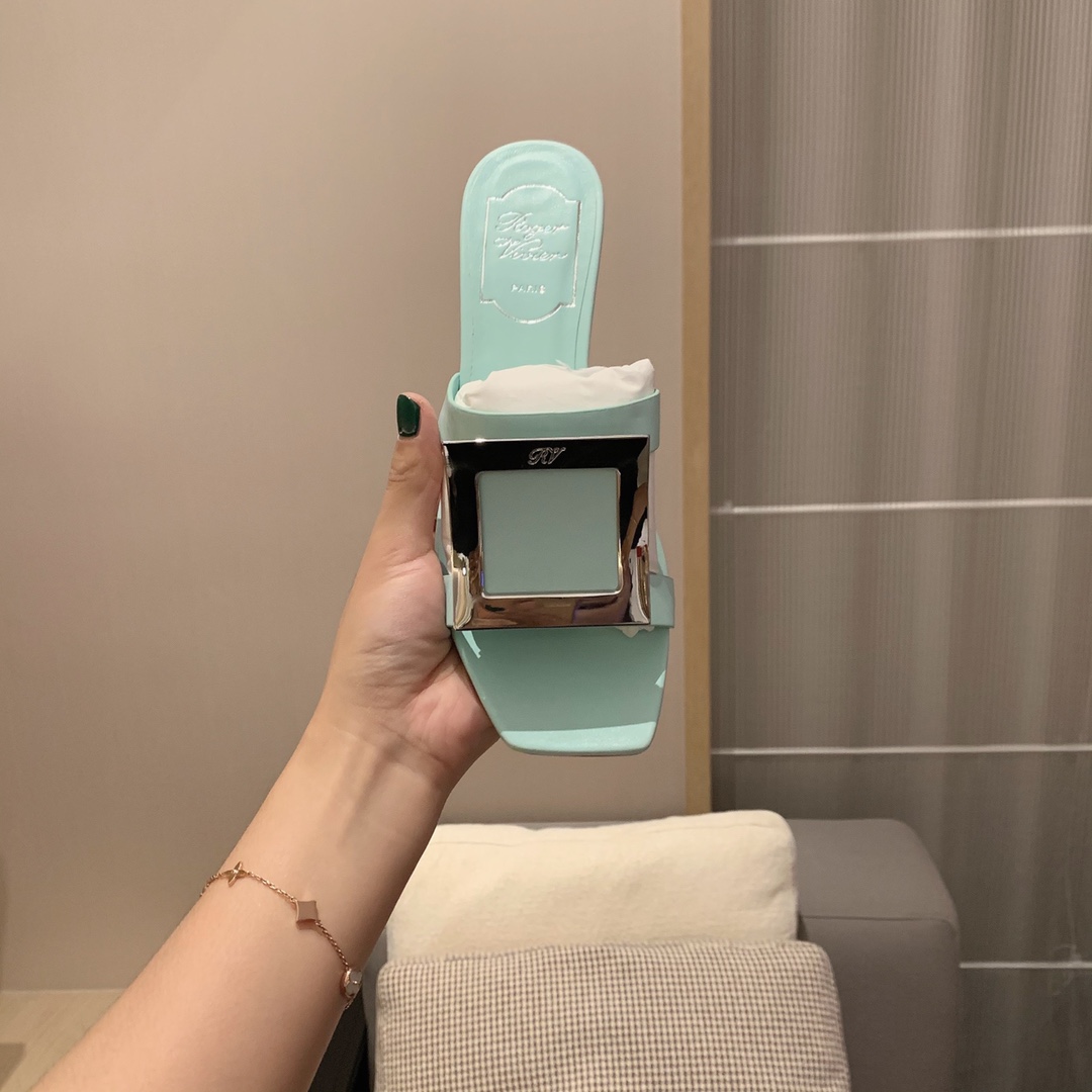 Roger vivier | 𝟐𝟎𝟐𝟏/𝐒𝐒 𝐧𝐞𝐰 2021 Summer Slippers Bikiviv' Metal Buckle PVC Mule Shoes