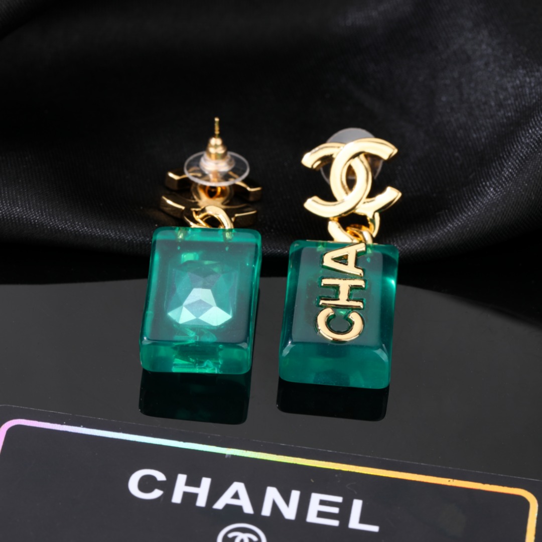 CHANEL🇫🇷Xiaoxiang new acrylic earrings