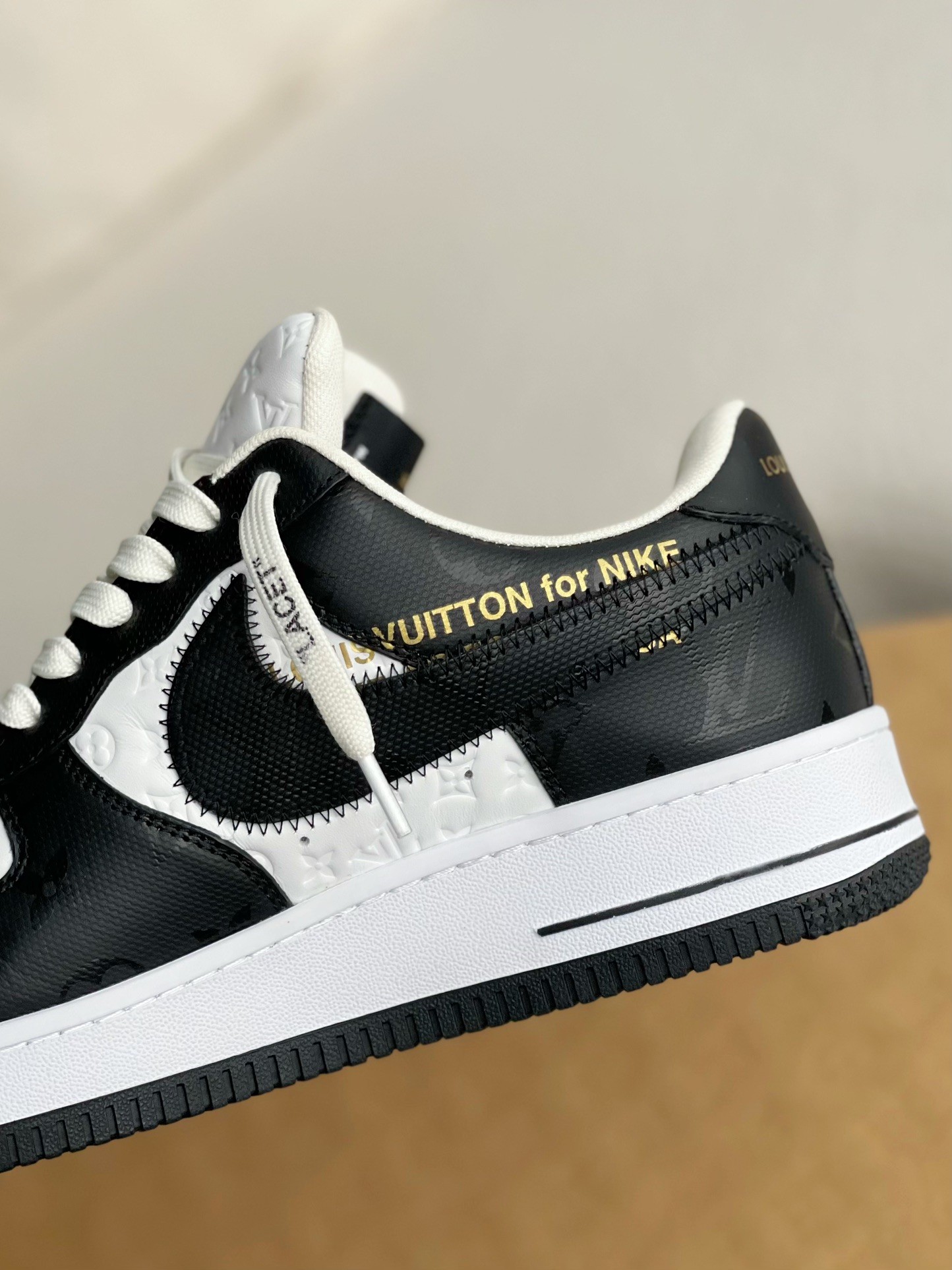 LOUIS VUITTON × NIKE AIR FORCE 1 Sneaker