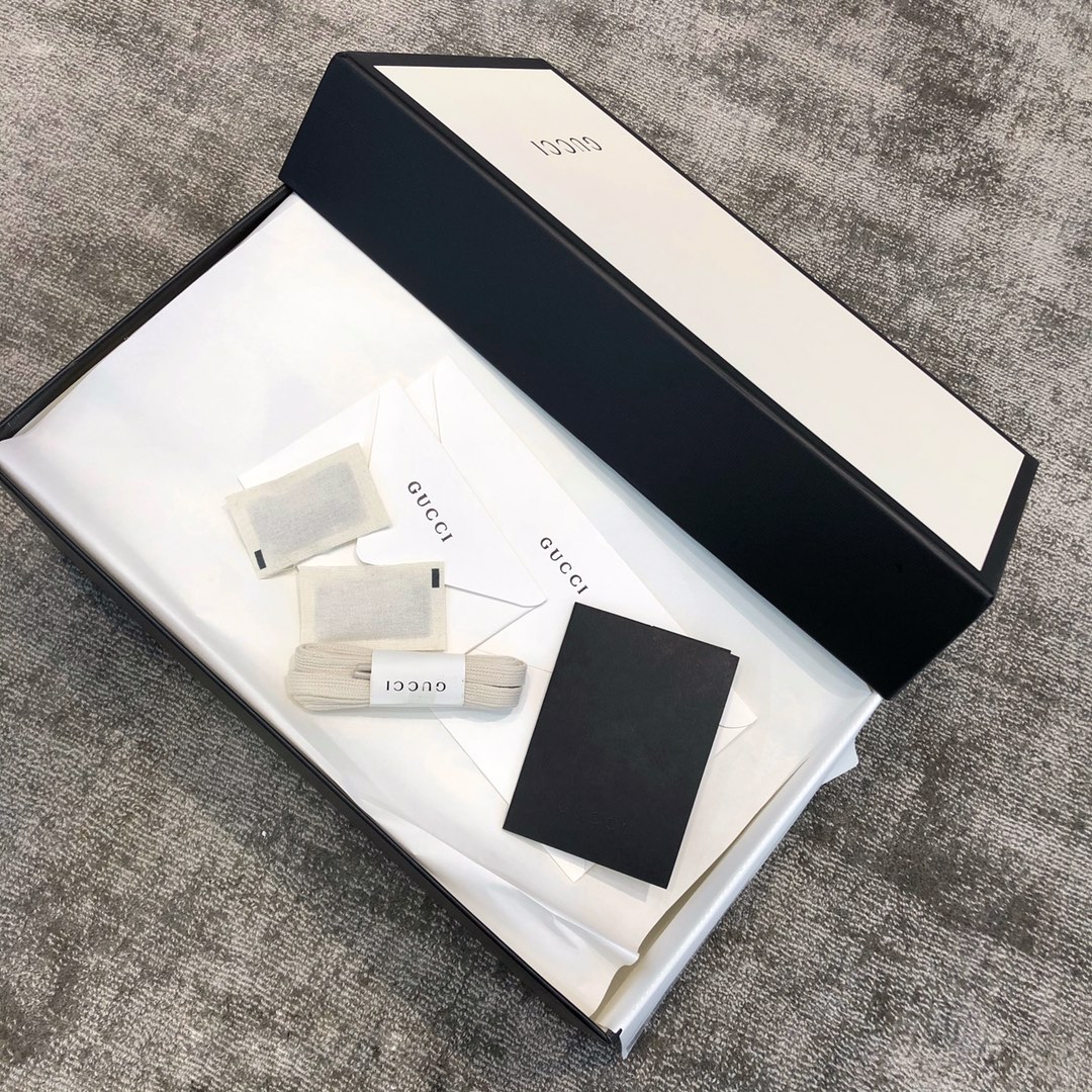 Gucci canvas cowhide interspersed with pink leather stripes trimmed poppet shoes pink spelling