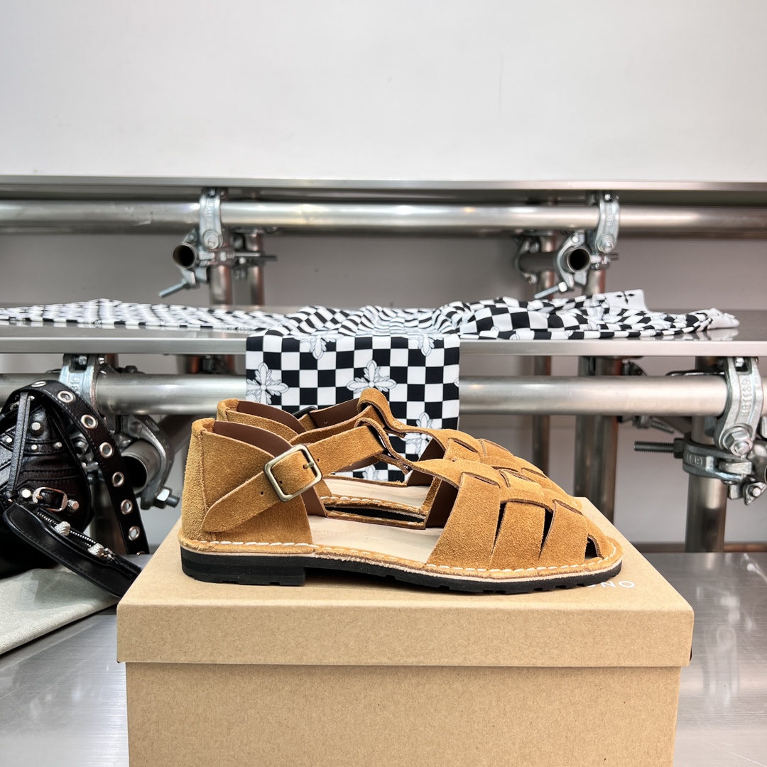 𝐒𝐭𝐞𝐯𝐞 𝐌𝐨𝐧𝐨｜𝟐𝟎𝟐𝟑𝐒𝐒/𝐧𝐞𝐰 A pair of fully handmade sandals using Goodyear practices