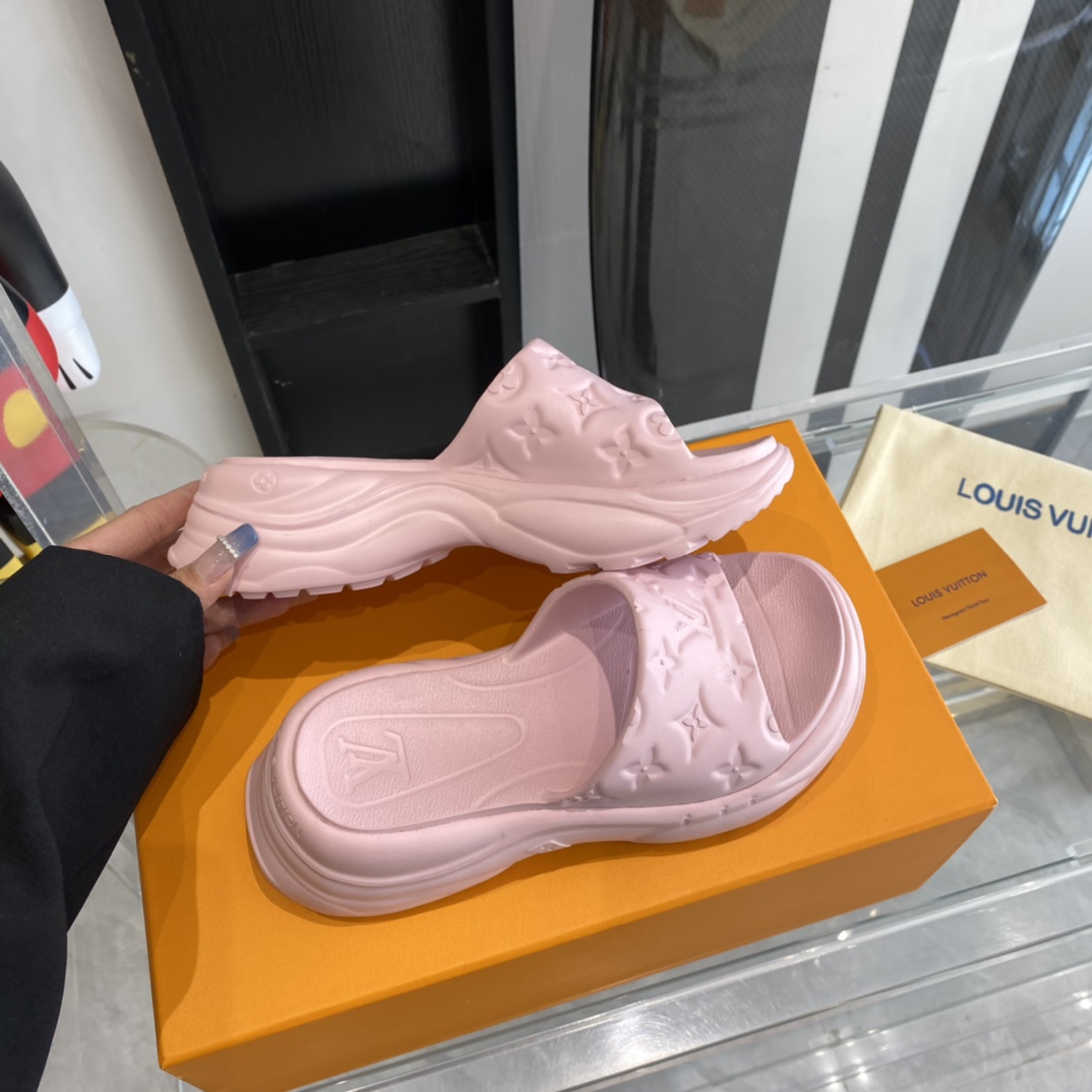 Louis Vuitton platform slippers Pool Pillow Comfort will enter the series