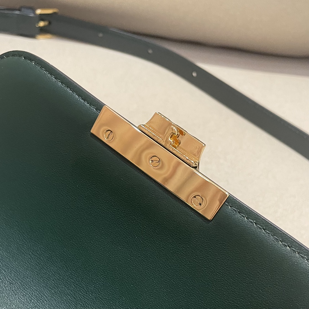 𝐂𝐞𝐥𝐢𝐧𝐞 Triomphe teen 18.5cm