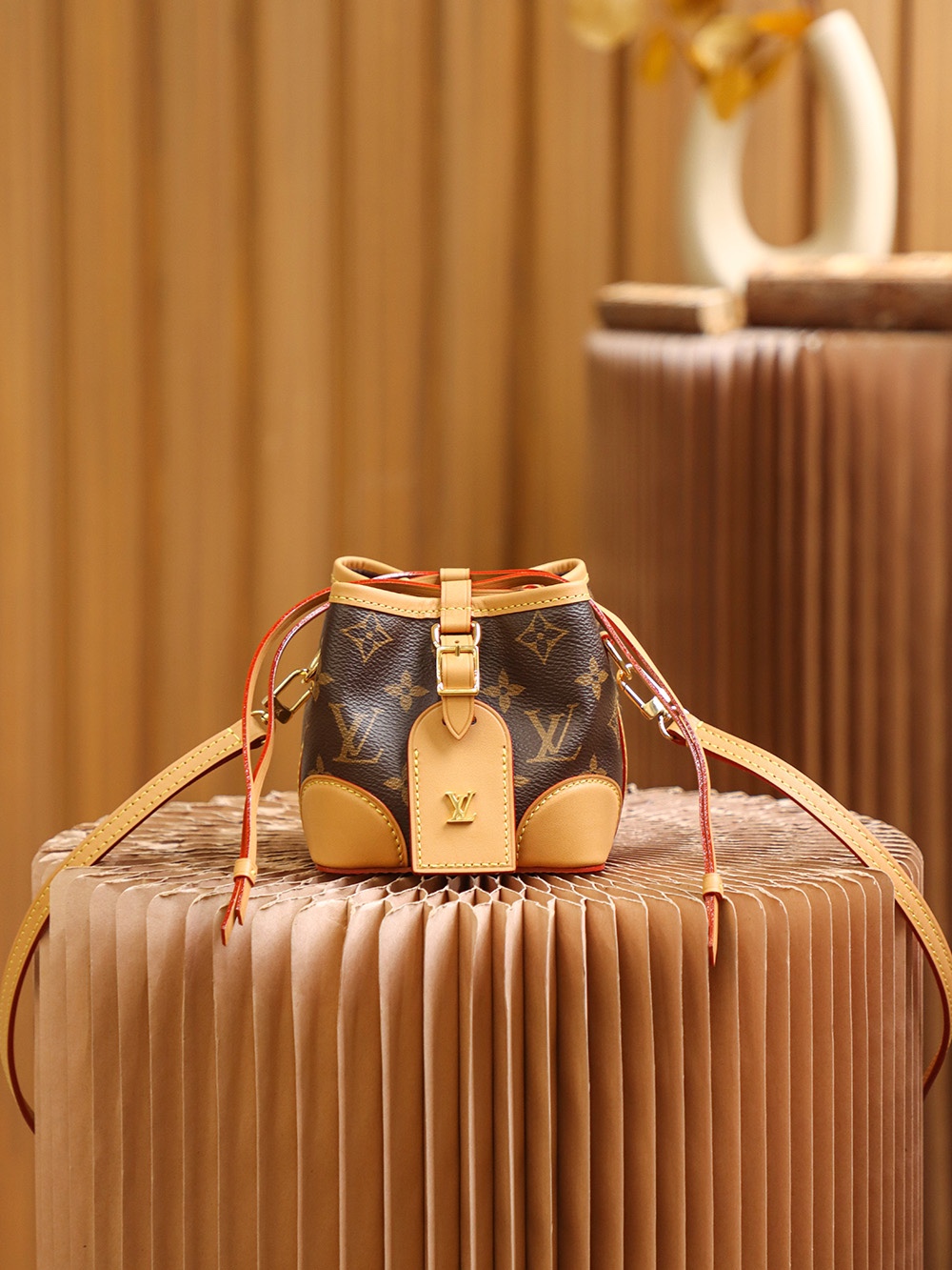 Louis Vuitton ๐๐จ๐ ๐๐ฎ๐ซ๐ฌ๐ small bucket #M57099