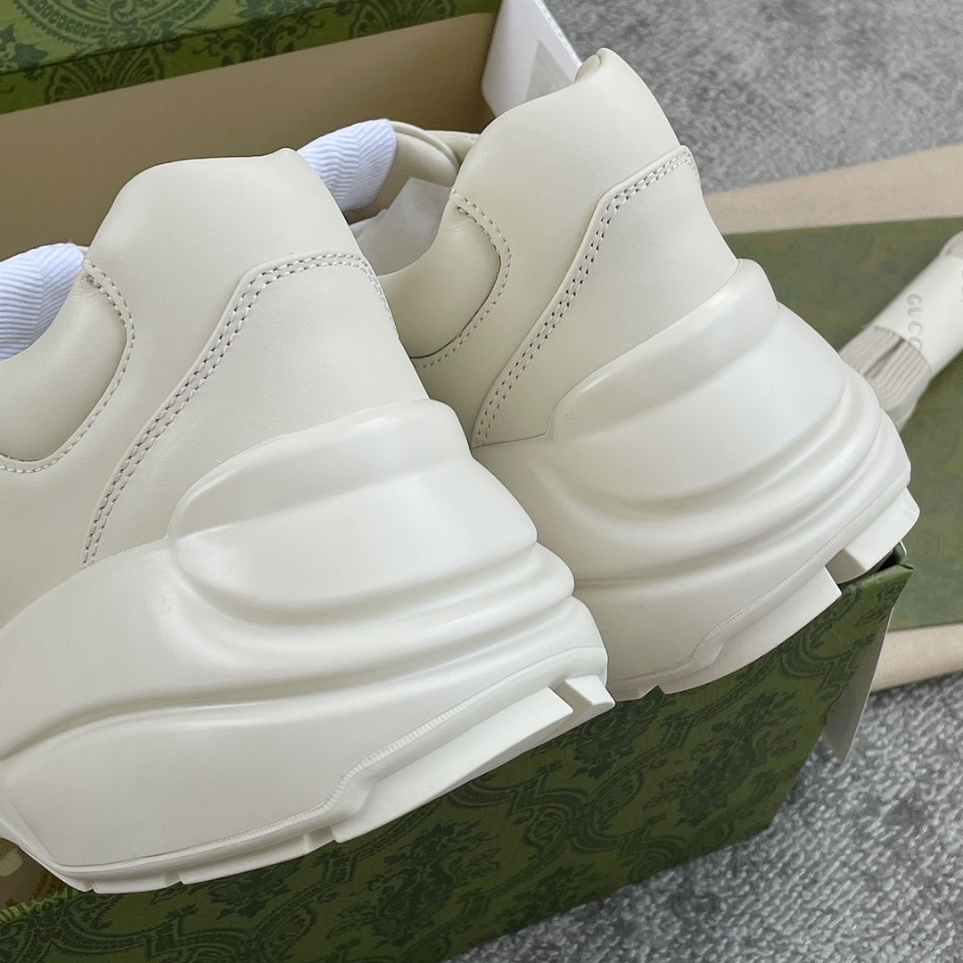 Gucci Pops This collection has a lot of flora and fauna elements Original material