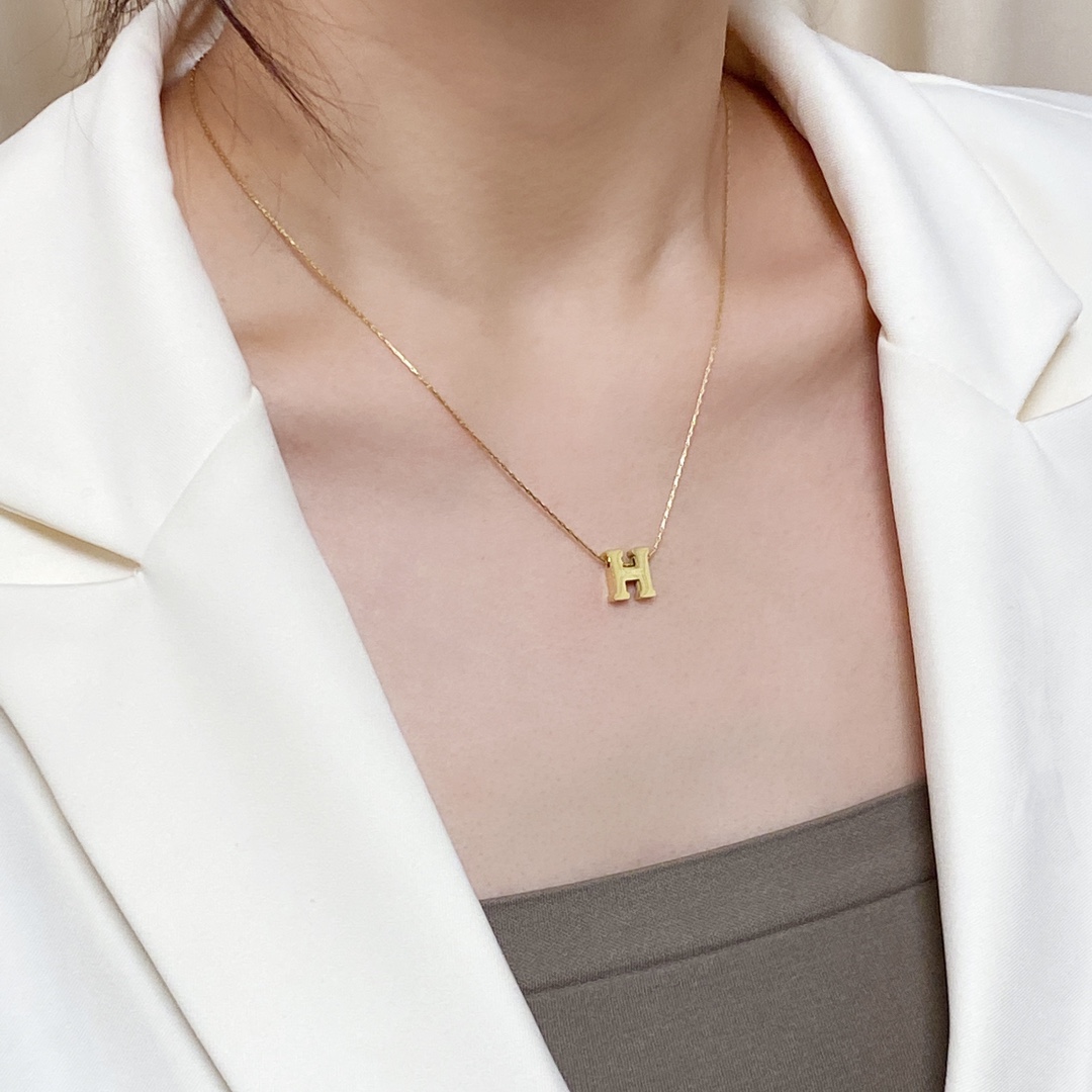 Hermes necklace