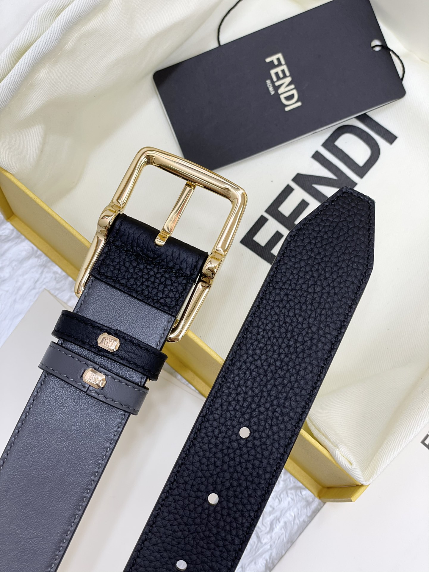 FENDI imported Italian calfskin 👍 Pin buckle design