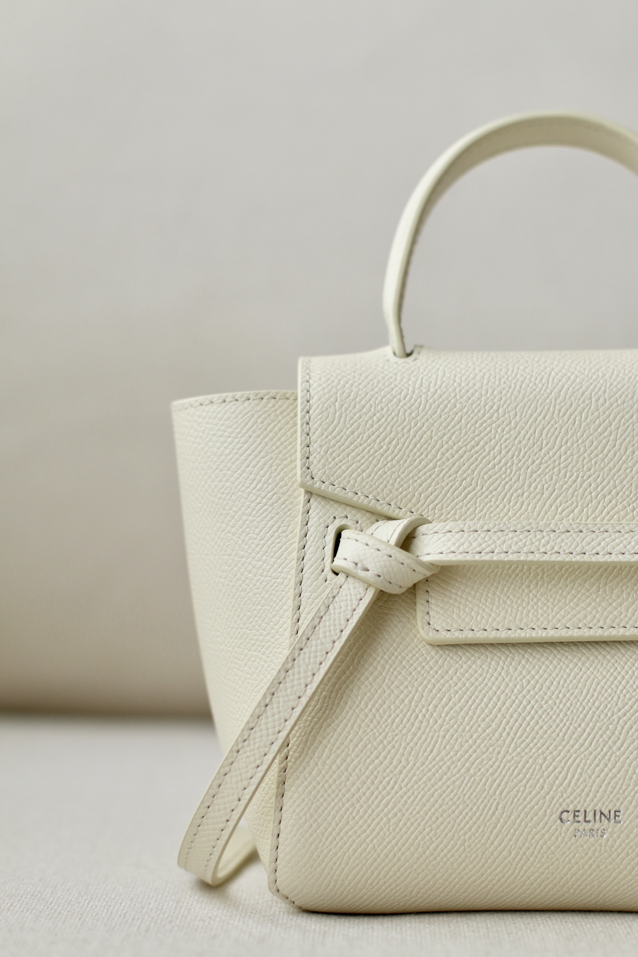 𝐂𝐞𝐥𝐢𝐧𝐞 𝐛𝐞𝐥𝐭 𝐩𝐢𝐜𝐨 𝟏𝟔𝐜𝐦 Grained Calfskin Bag