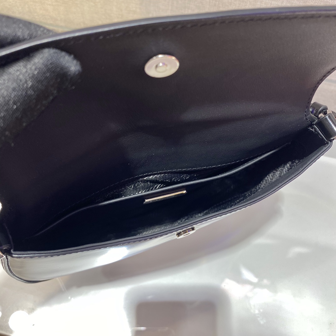 𝐏𝐑𝐀𝐃𝐀 New Underarm Bag 1BD311