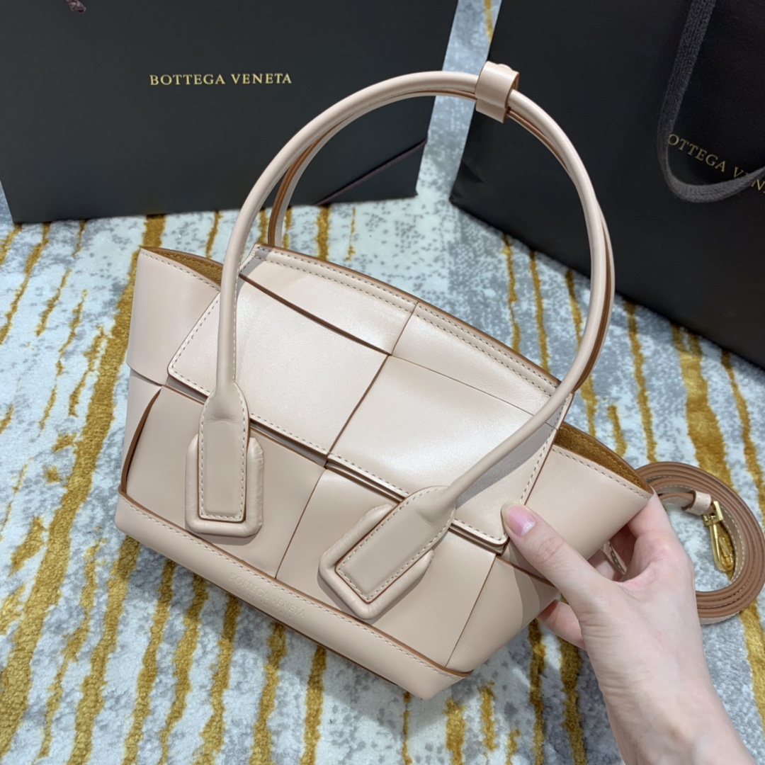 Bottega Veneta  ARCO  #600606