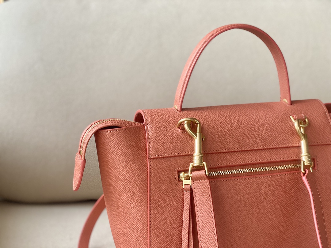 𝐂𝐞𝐥𝐢𝐧𝐞 BELT MICRO BAG in grained calfskin