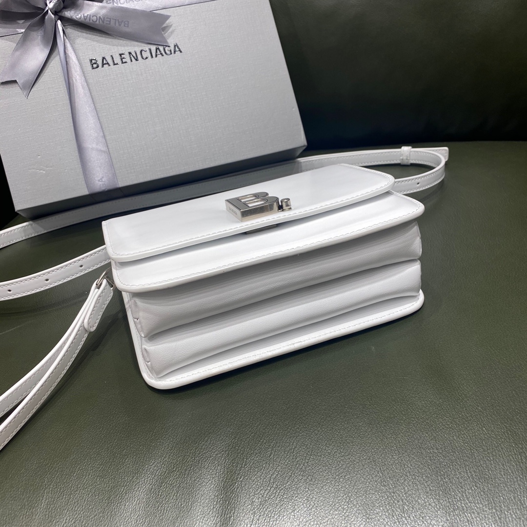 BALENCIAGA 𝘀𝗺𝗮𝗹𝗹 𝗯𝗮𝗴 Plain white silver buckle