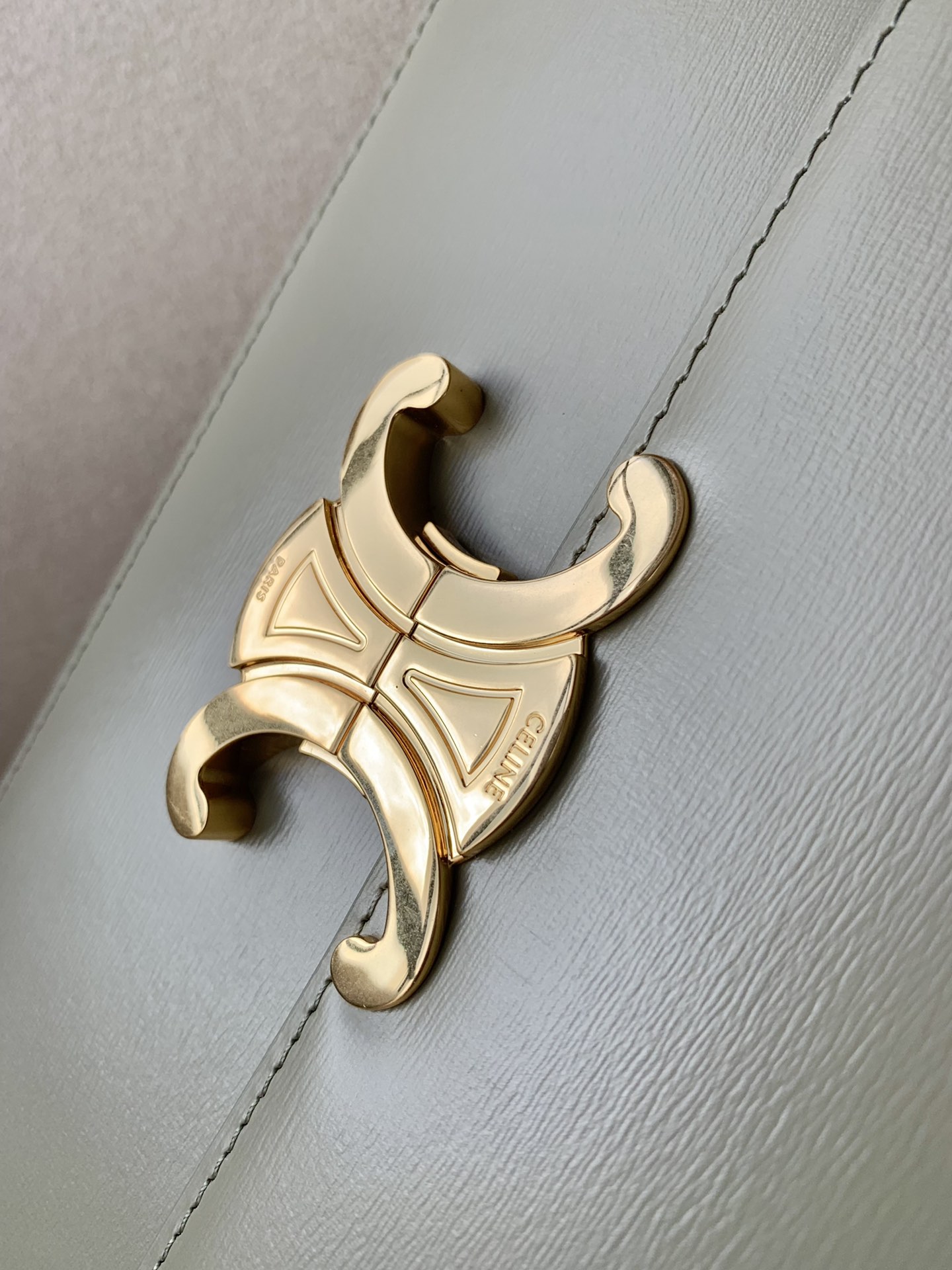 𝐂𝐞𝐥𝐢𝐧𝐞 Triomphe Medium 22.5cm