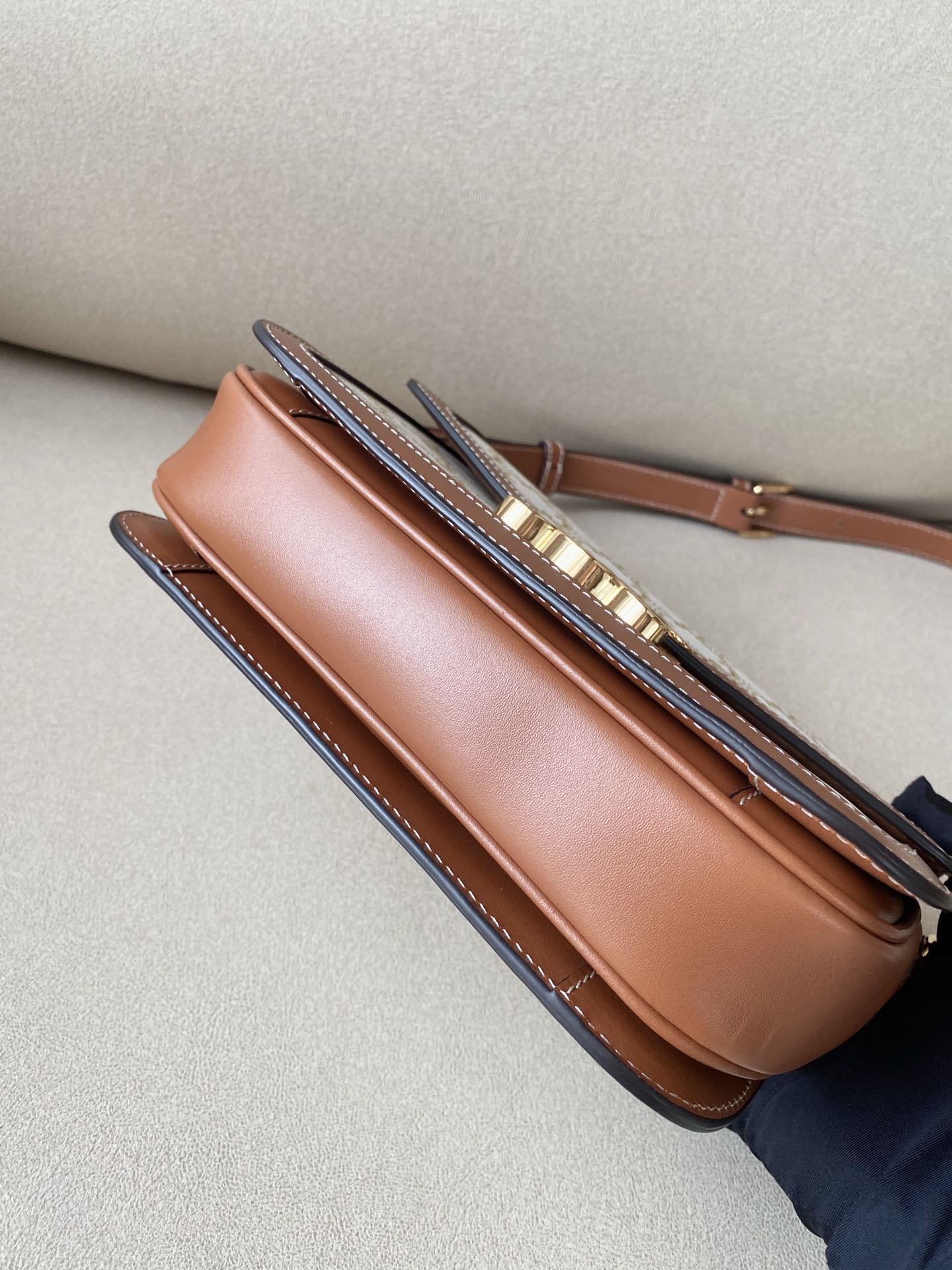 𝐂𝐞𝐥𝐢𝐧𝐞 Triomphe Medium 22.5cm