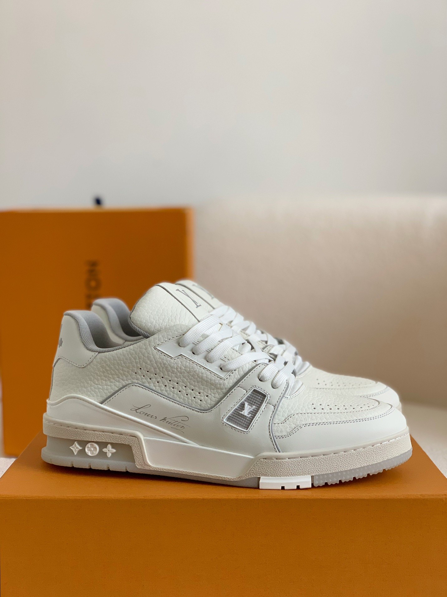 LOUIS VUITTON TRAINER Sneakers Top quality