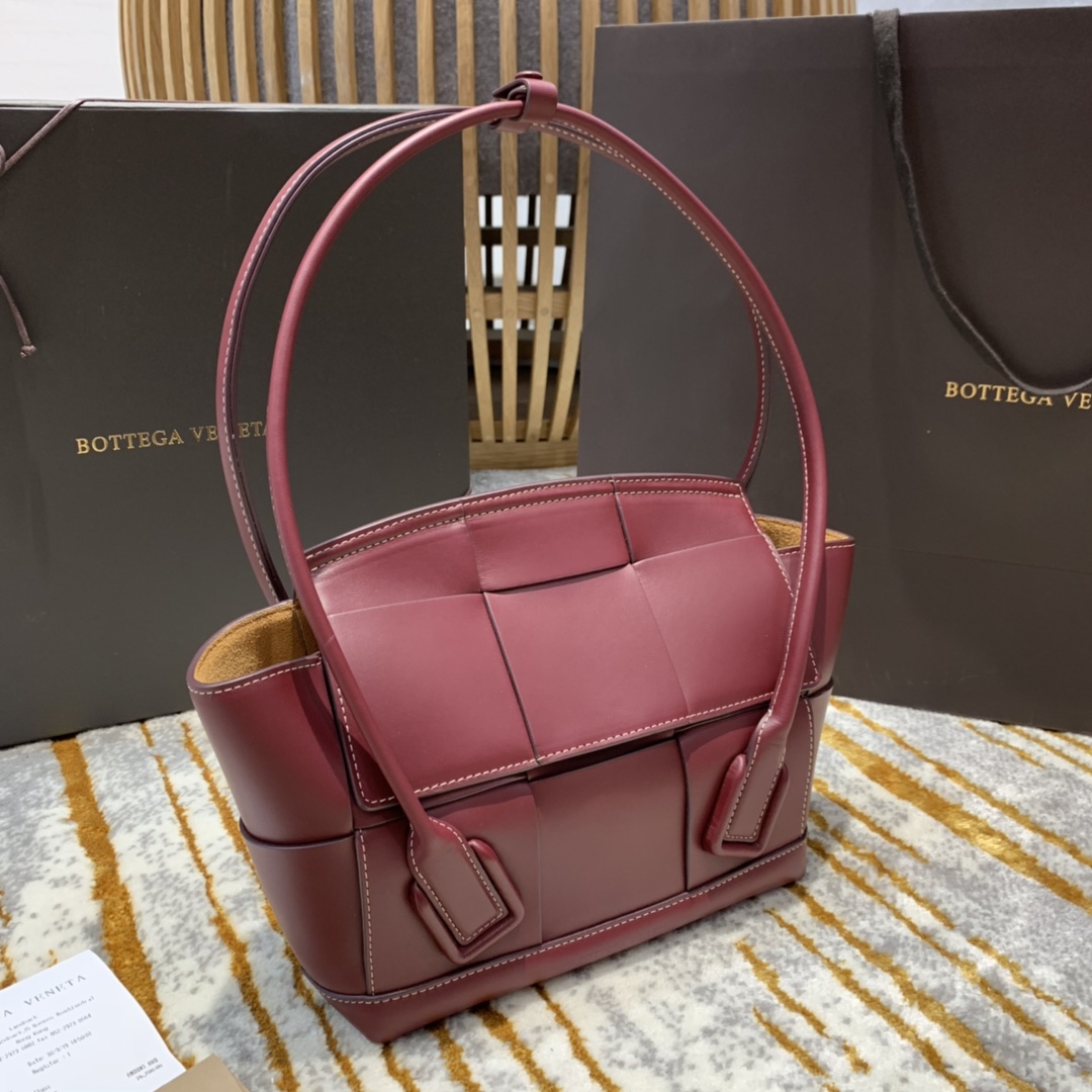 Bottega Veneta  𝙏𝙝𝙚 𝘼𝙧𝙘𝙤 𝟯𝟯 #575943