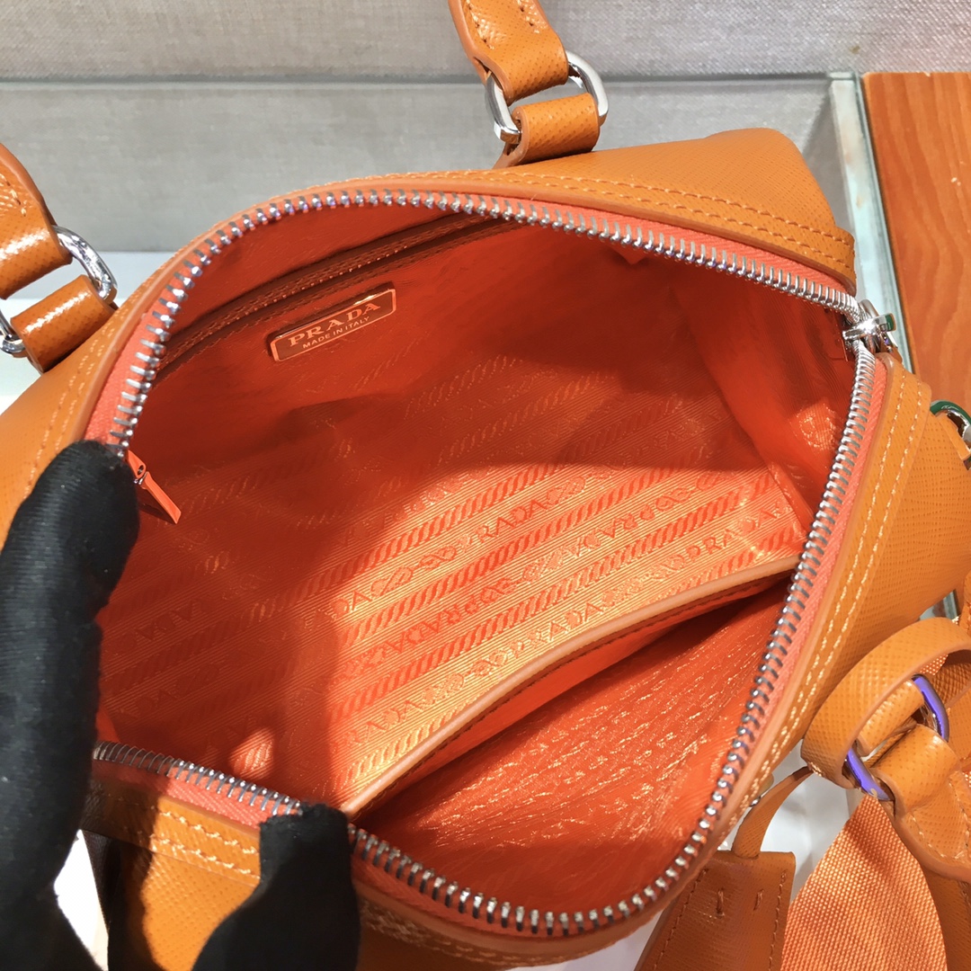 𝐏𝐑𝐀𝐃𝐀 Boston 1BA846