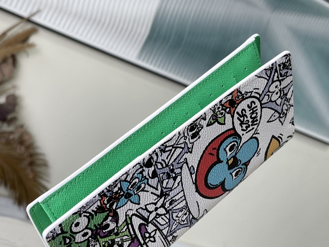 𝐋𝐎𝐔𝐈𝐒 𝐕𝐔𝐈𝐓𝐓𝐎𝐍   M82011