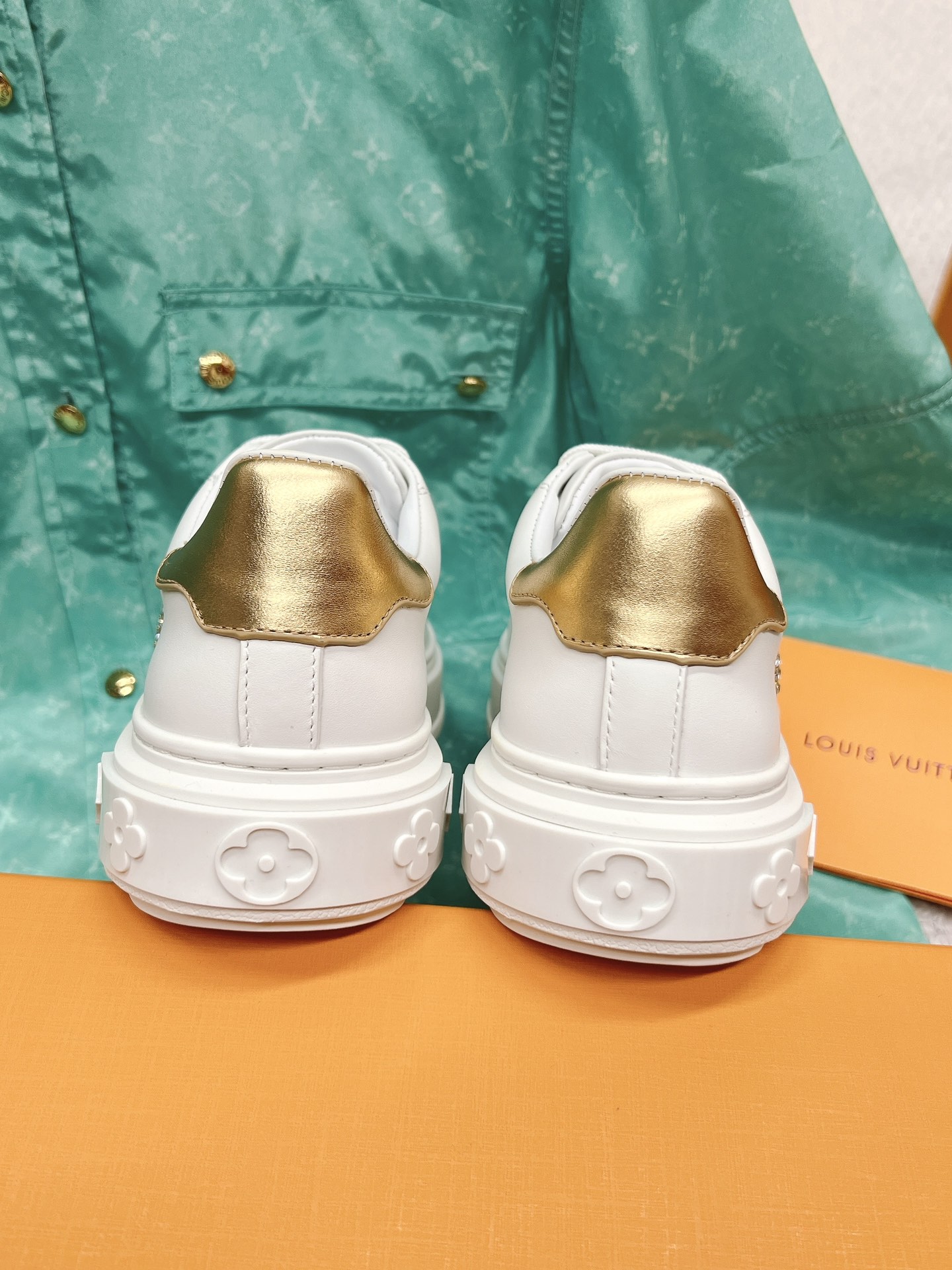 Louis Vuitton's new letter rhinestone white shoes series is new🆕