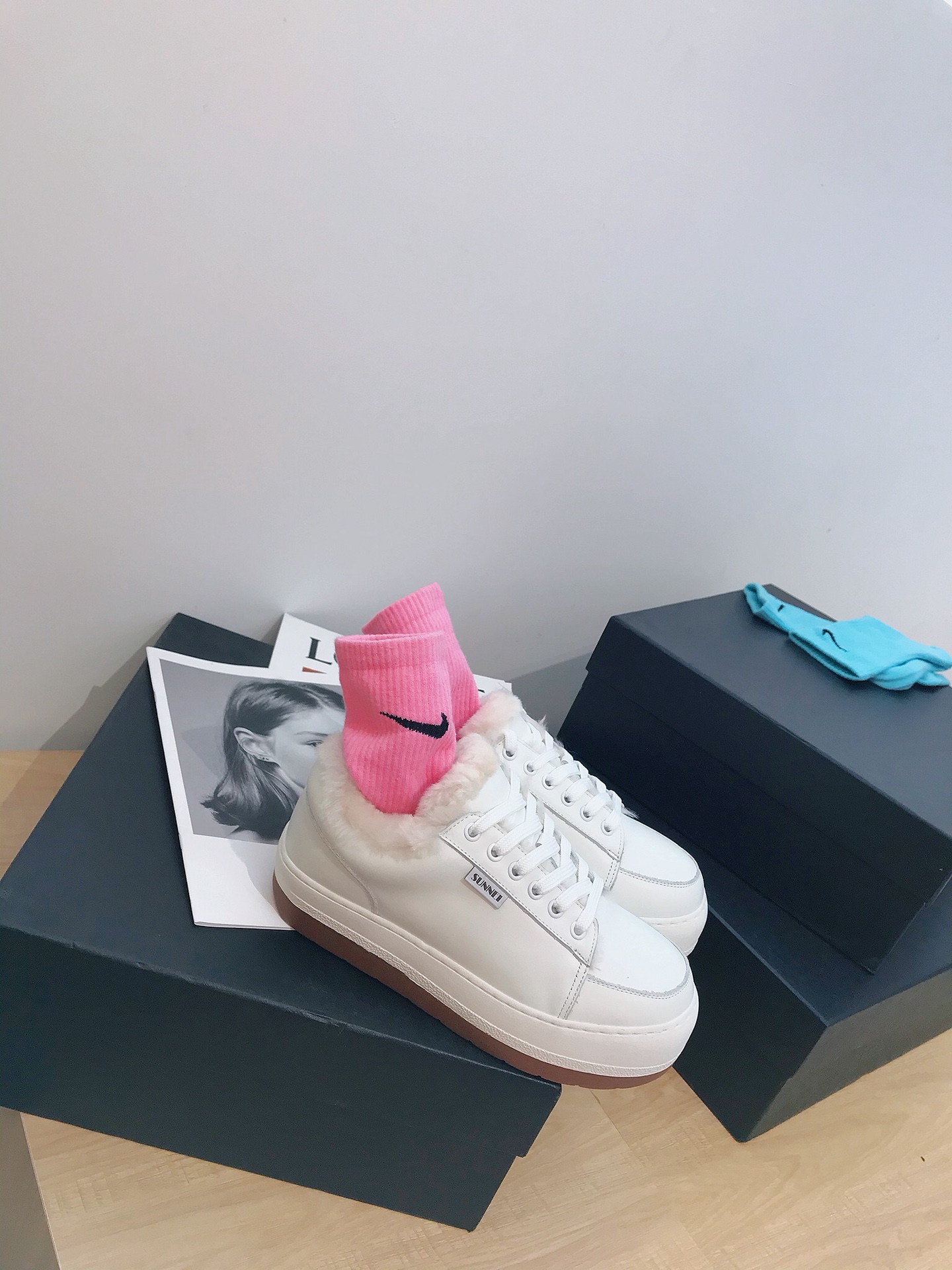 SUNNEI Italian niche brand SUNNEI, minimalist style, simple and casual, forming a relaxed fun