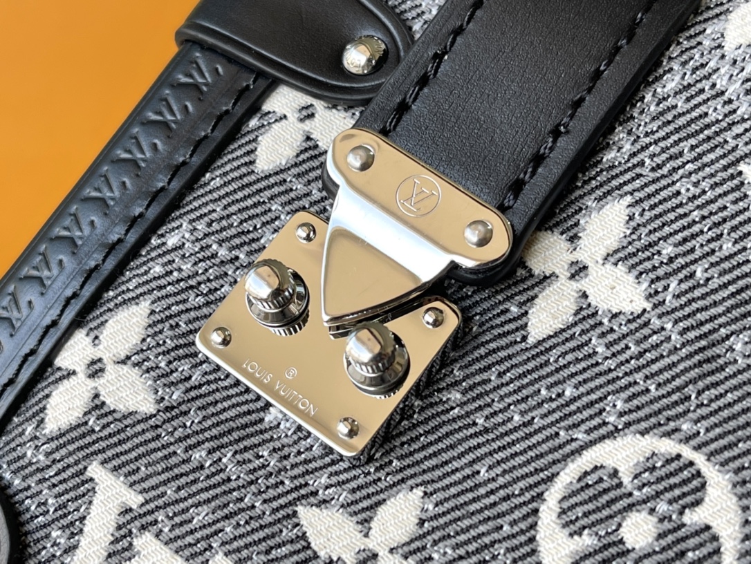 𝐋𝐎𝐔𝐈𝐒 𝐕𝐔𝐈𝐓𝐓𝐎𝐍    M21460