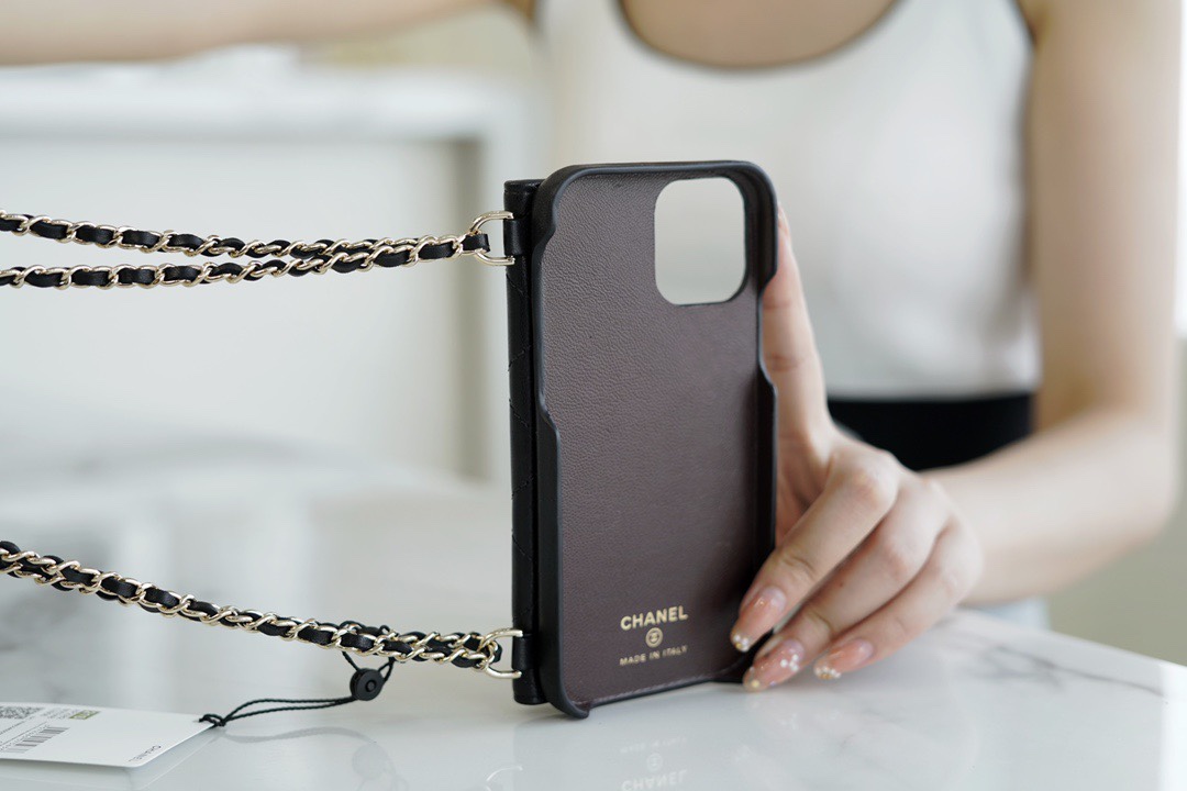 𝗖𝗛𝗔𝗘𝗡𝗟✦2021 𝗦𝘀 Spring/Summer New Gold Ball Chain Phone Case (for 📱iphone12/12pro)