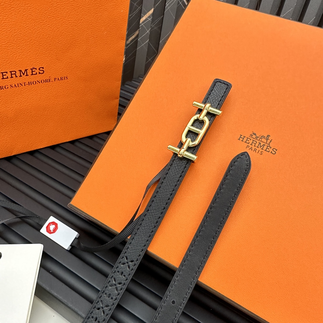 Reversible belt in Hermes Swift and perforated Epsom calfskin
