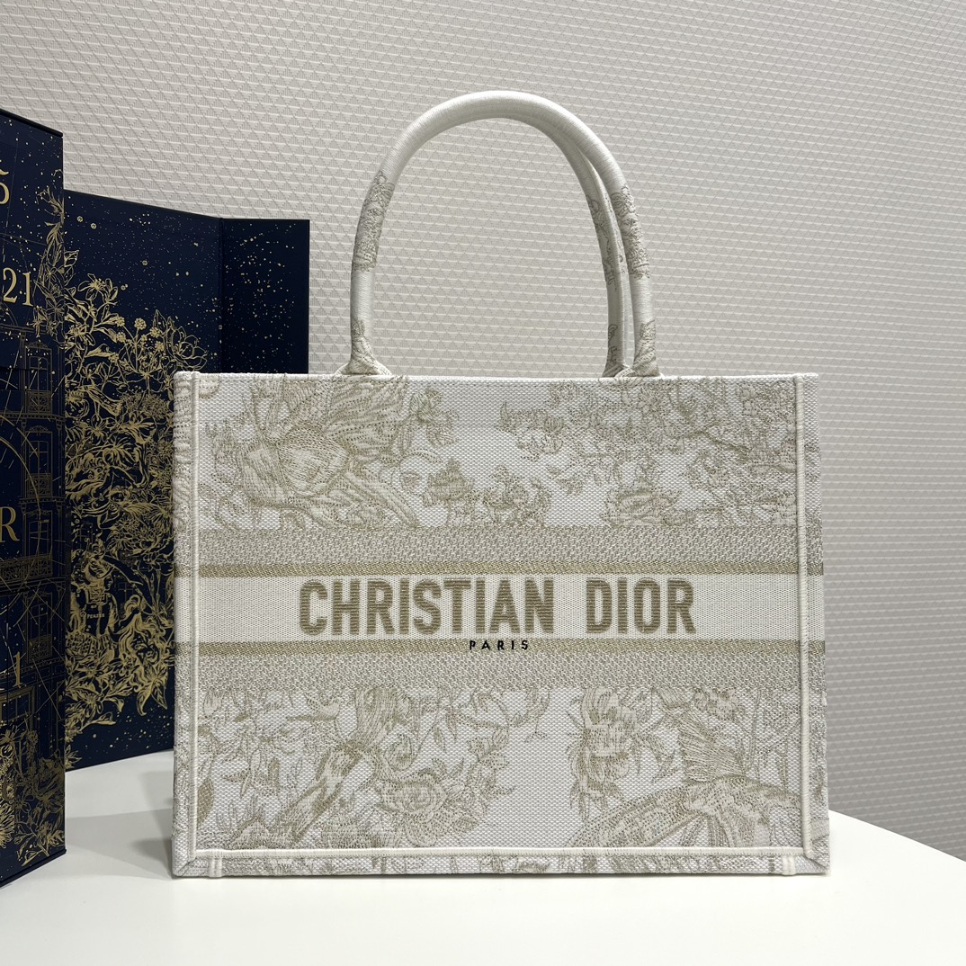 DIOR TOTE Gold Magpie Flower Graphic