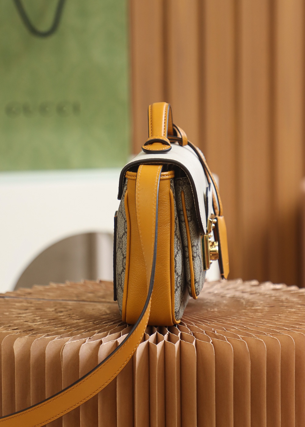 GUCCI 𝐩𝐚𝐝𝐥𝐨𝐜𝐤 small lock postman bag #658487