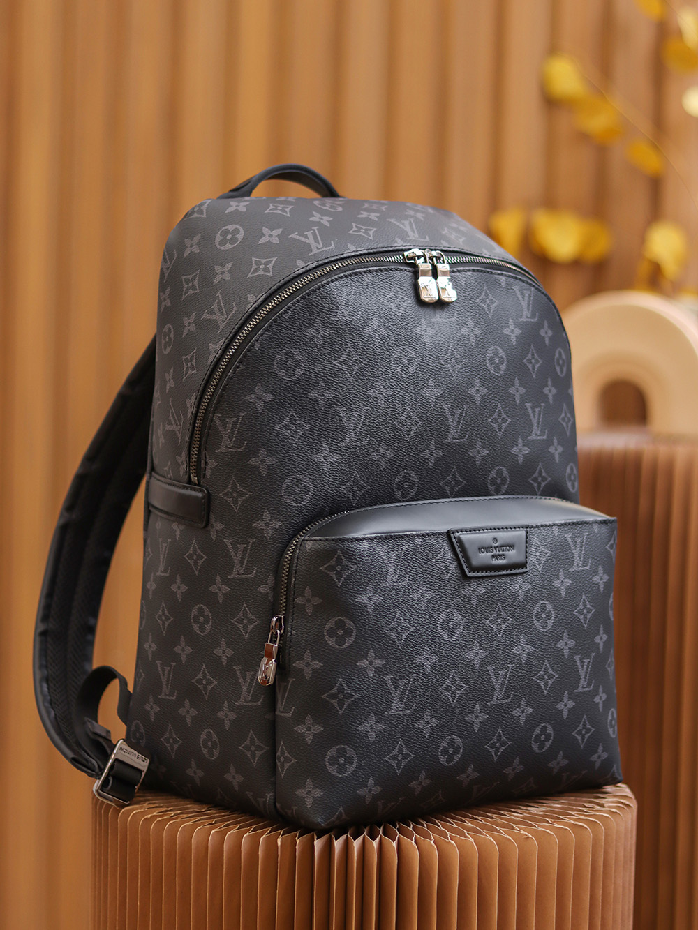 Louis Vuitton 𝘿𝙄𝙎𝘾𝙊𝙑𝙀𝙍𝙔 Backpack M43186