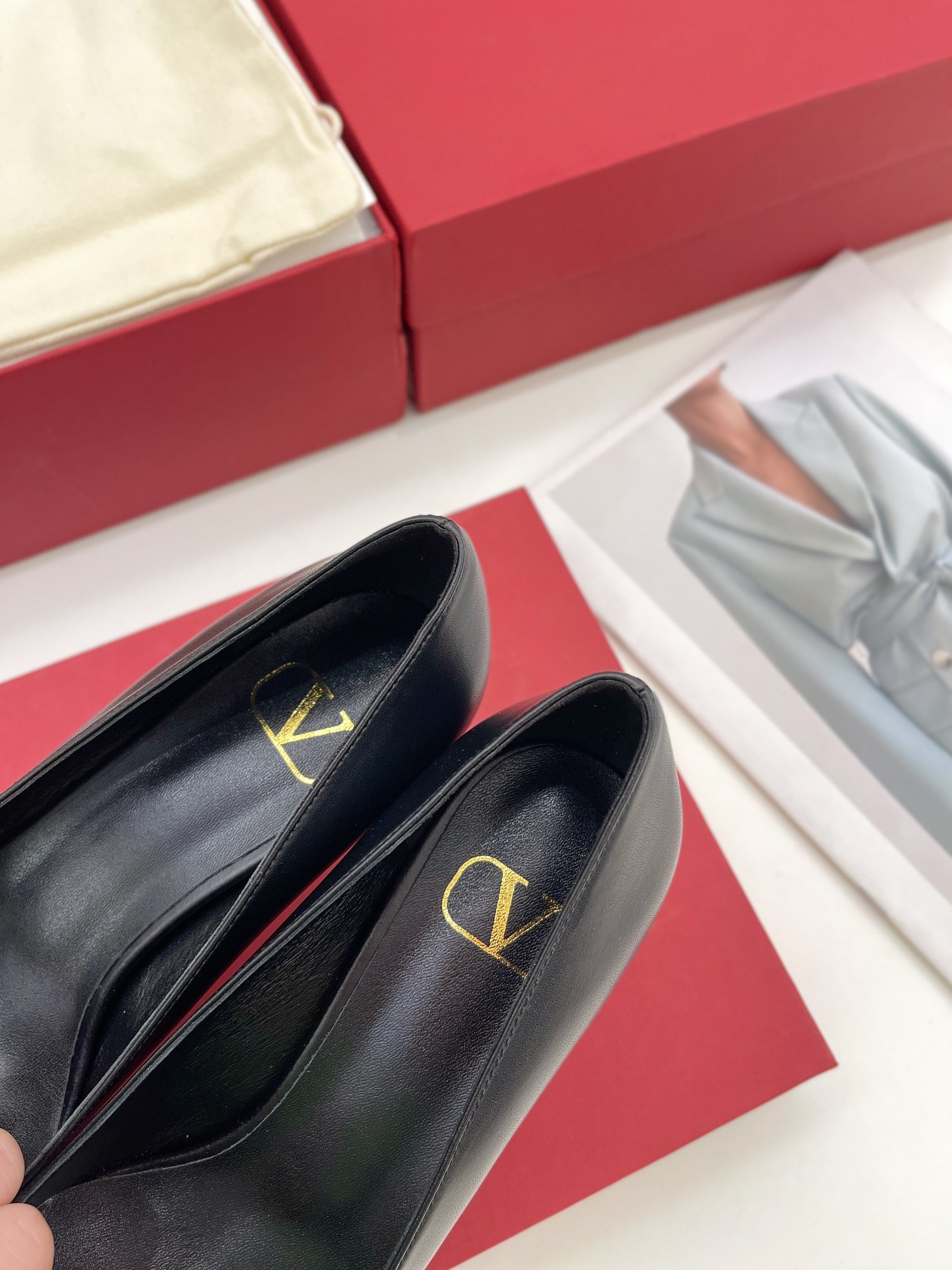 【Valentino】𝟐𝟎𝟐𝟏/𝐒𝐒 𝐧𝐞𝐰 Valentino 2022 spring and summer new large V diamond buckle high heels on the new