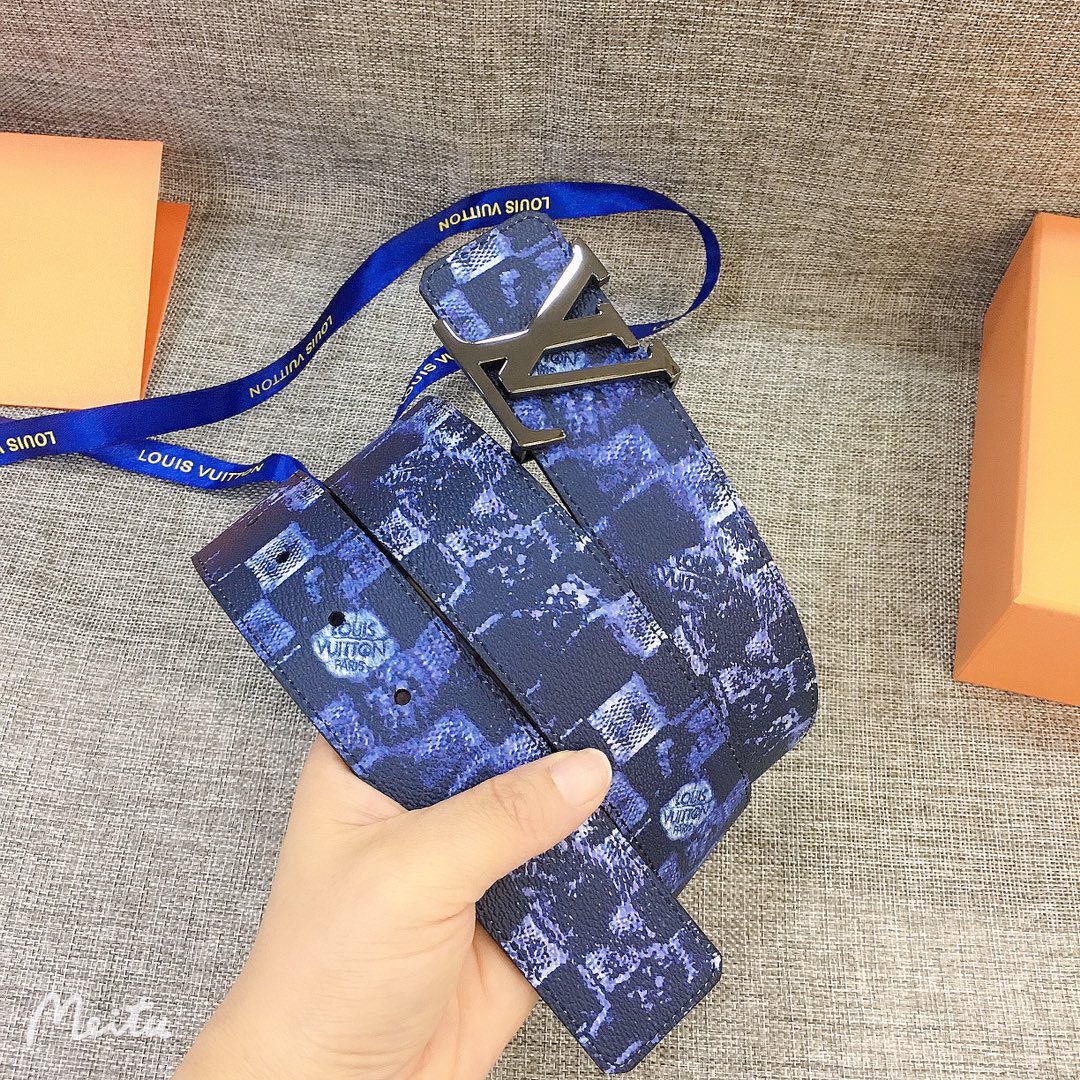 LOUIS VUITTO Reversible Belt in Silky Calfskin and Damier Salt Pattern