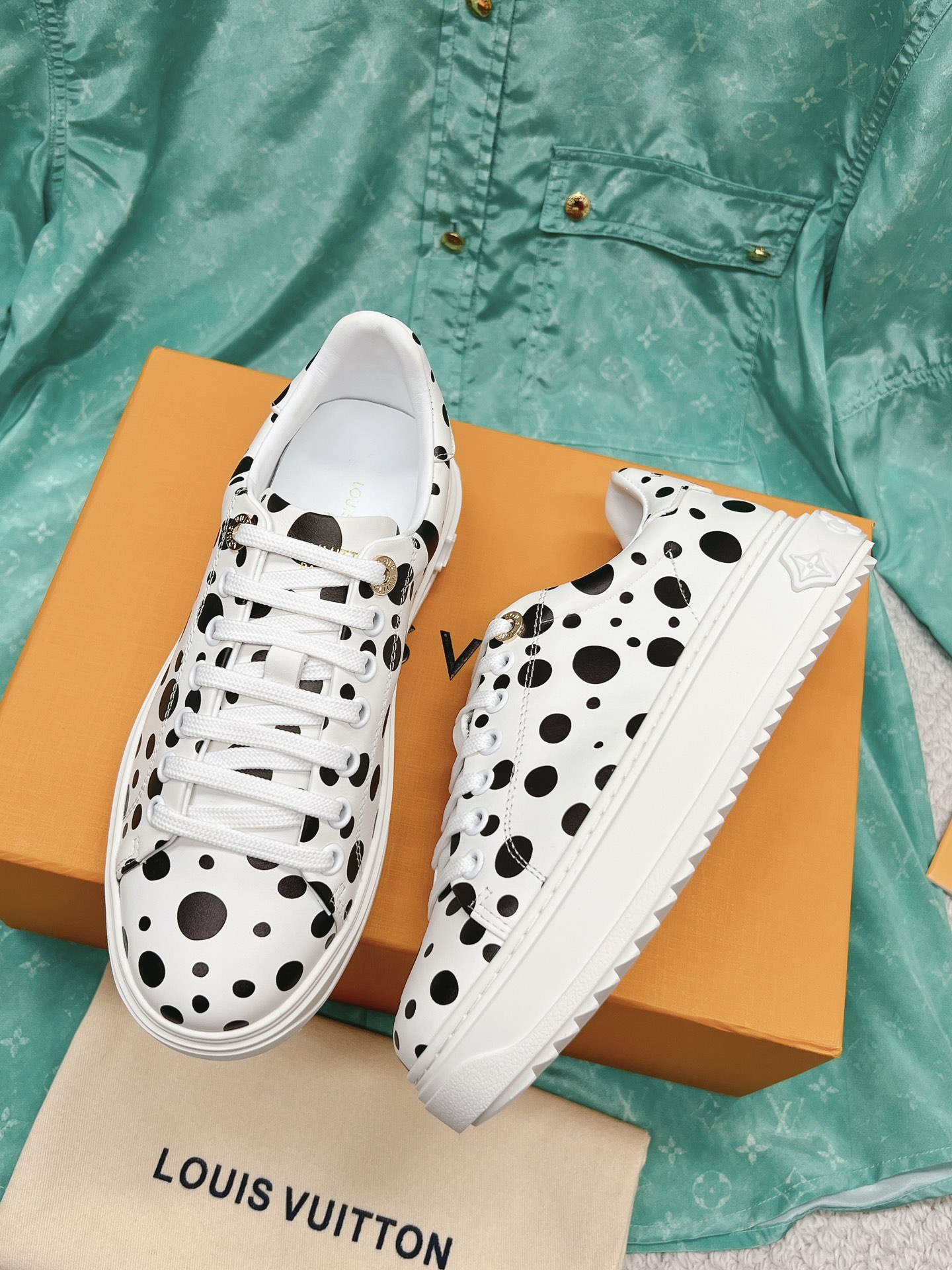Louis Vuitton x Yayoi Kusama cooperation model classic white shoes 𝐓𝐢𝐦𝐞 𝐨𝐮𝐭 wave point sneakers