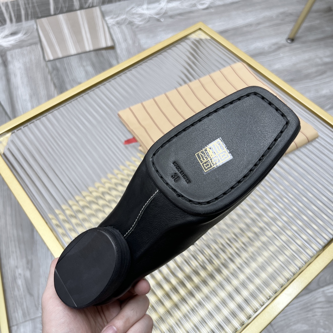 𝐔𝐌𝐀 𝐖𝐀𝐍𝐆｜𝟐𝟎𝟐𝟑/𝐒𝐒 𝐧𝐞𝐰  UMA WANG classic models retro do old ballet shoes