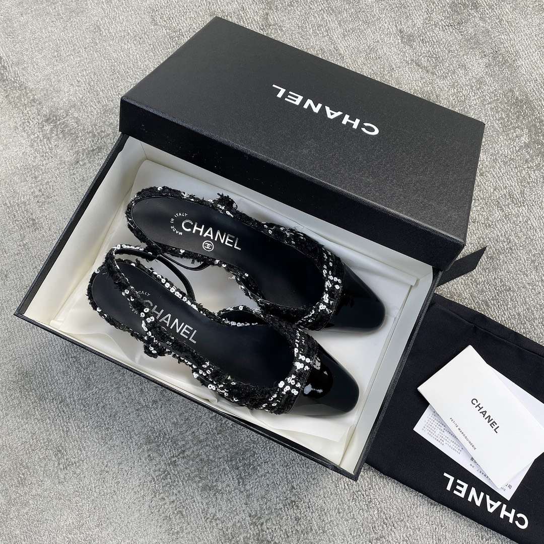 CHANEL especially popular color blocking single shoes continue the classic Chanel characteristics