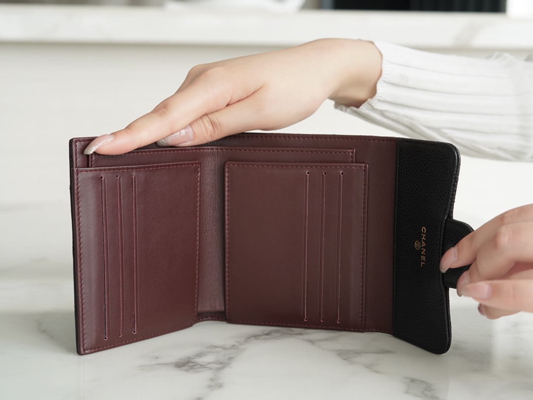 𝗖𝗛𝗔𝗘𝗡𝗟✦ 𝗖𝗹𝗮𝘀𝗶𝗰 𝗙𝗹𝗮𝗽 France 🇫🇷 Imported [HASS] Original Calfskin 🐂 Classic Trifold Wallet Black Gold