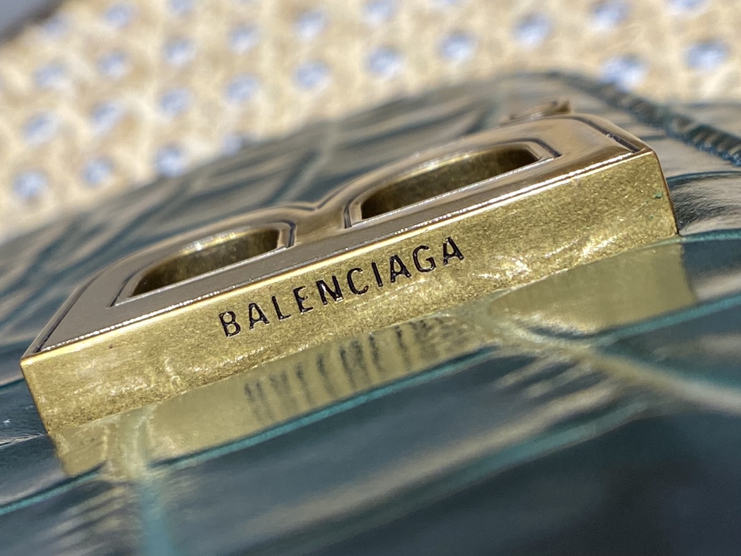 BALENCIAGA 𝘄𝗮𝗹𝗹𝗲𝘁 𝗼𝗻 𝗰𝗵𝗮𝗶𝗻 ▪️ crocodile print green gold buckle