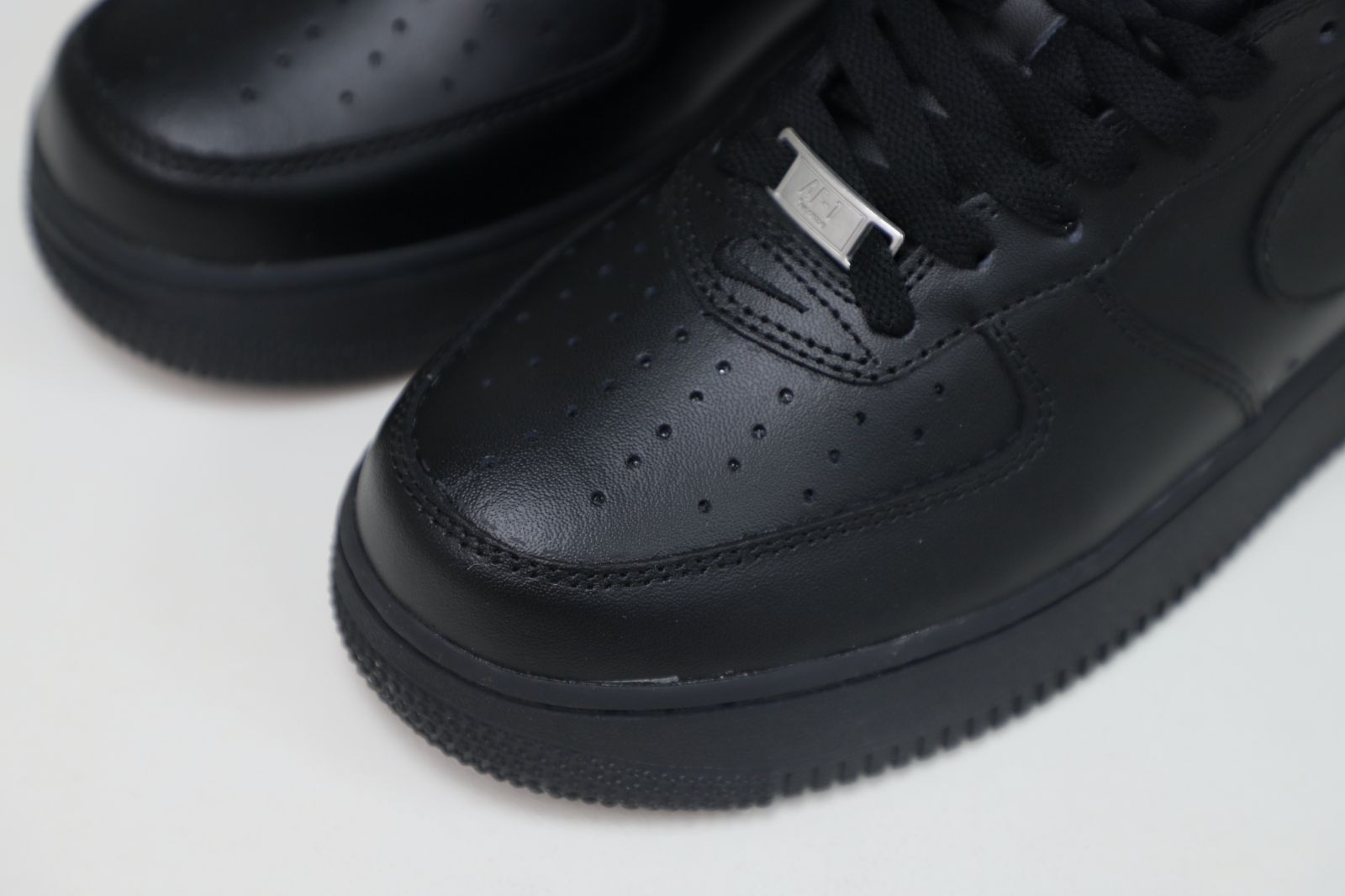 Supreme Nike Air Force 1 Low box logo