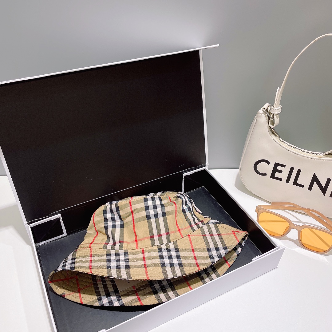 (Burberry) bucket hat