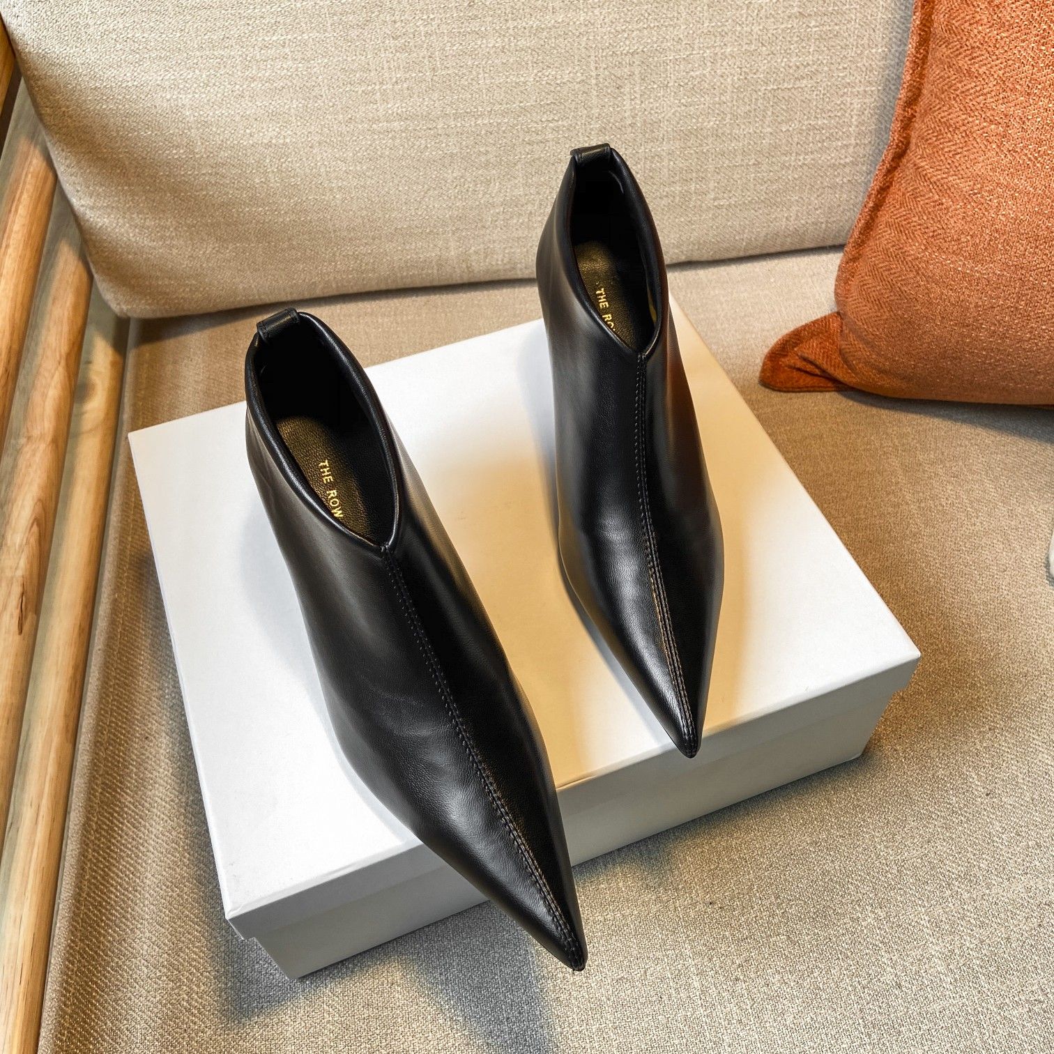 THE ROW · Autumn and winter exclusive beautiful fairy boots original color change leather outsole