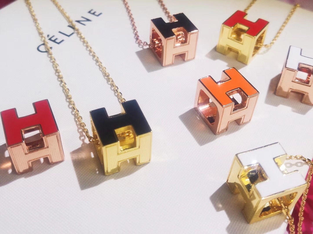 Hermes necklace