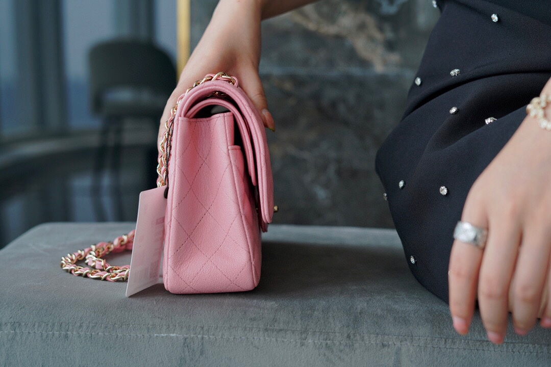 𝐂𝐇𝐀𝐍𝐄𝐋 Classic Flap Italy🇮🇹 𝑰𝒏𝒄𝒂𝒔Original Washed Fetal Cow🐂 Washed Fetal Cow Medium Size 🌸Pink