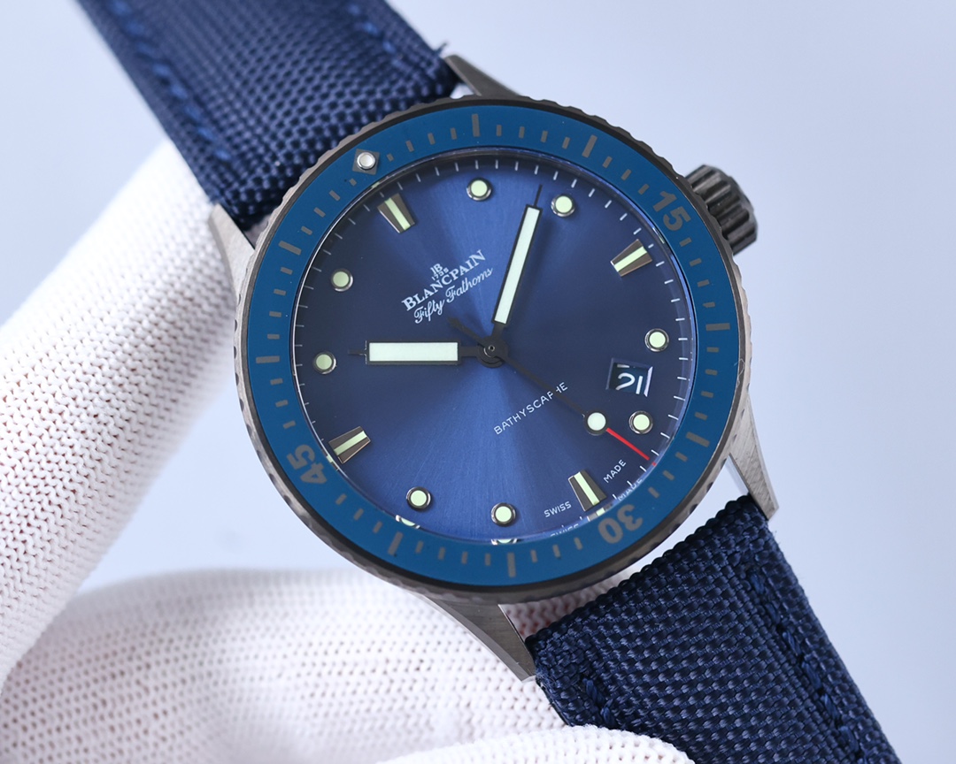 Blancpain - This functional watch comes from the classic Blancpain collection