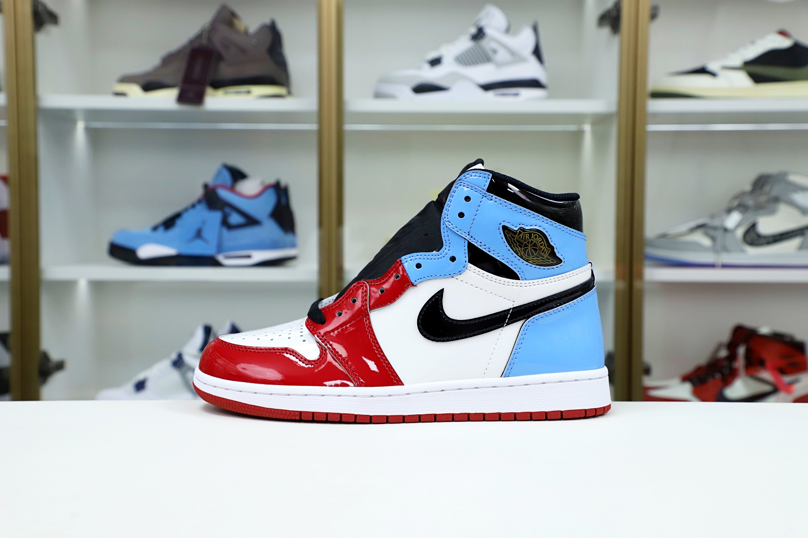 AIR JORDAN 1 RETRO HIGH OG FEARLESS