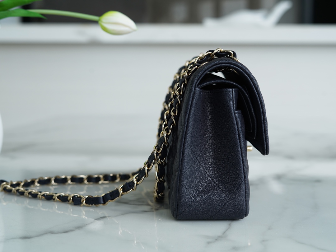 𝐂𝐇𝐀𝐍𝐄𝐋 Classic Flap washed cowhide is made from the most delicate newborn calves washed fetal cow small black and blue🪁