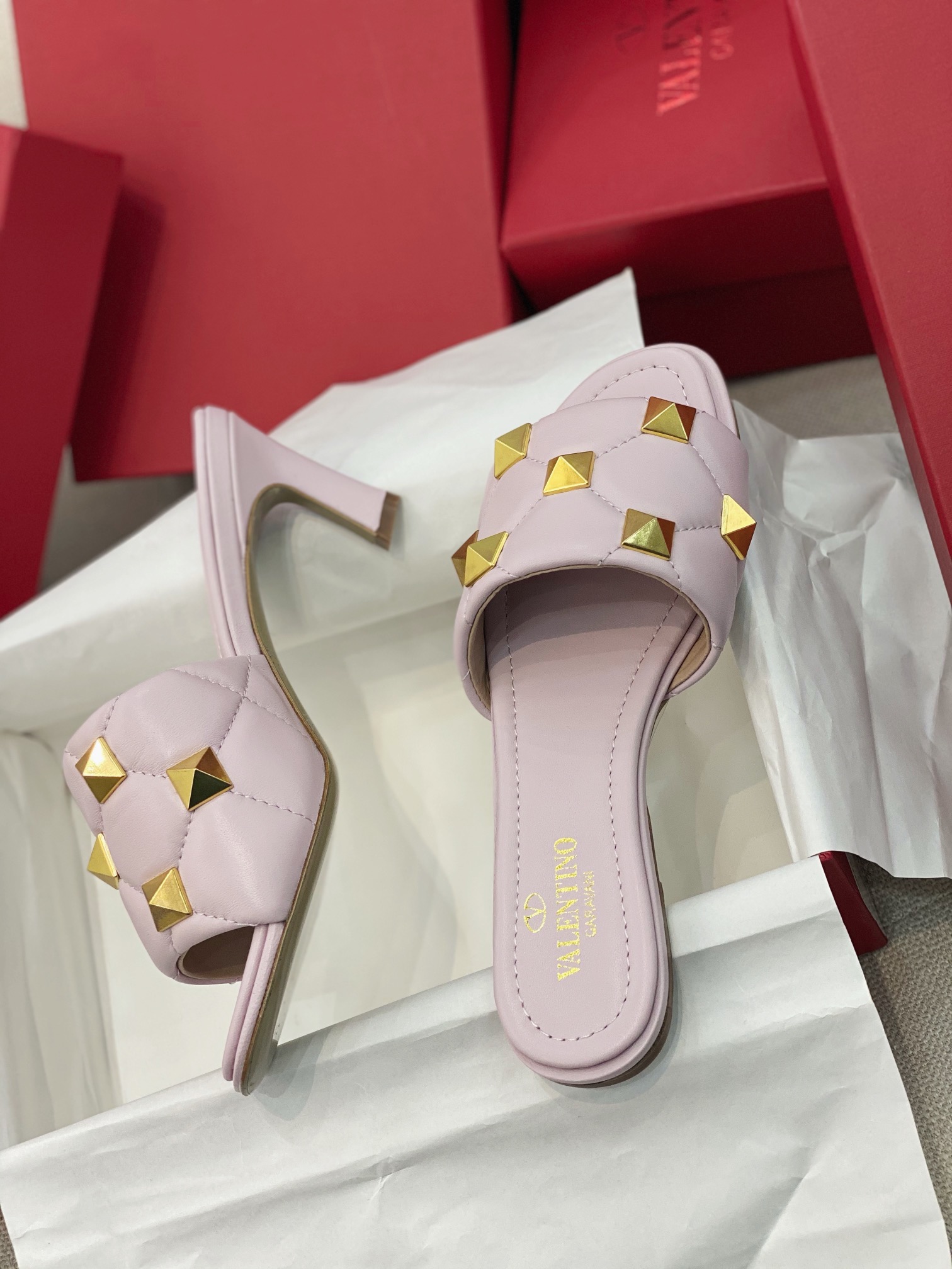 【Valentino】𝟐𝟎𝟐𝟏/𝐒𝐒 𝐧𝐞𝐰 021 official website new metal rivets diamond plaid slippers Qin Lan the same model