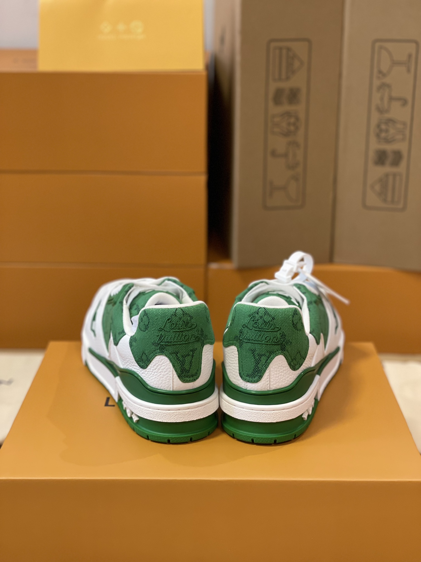 Louis Vuitton couple models DIY buckle sneakers sneakers