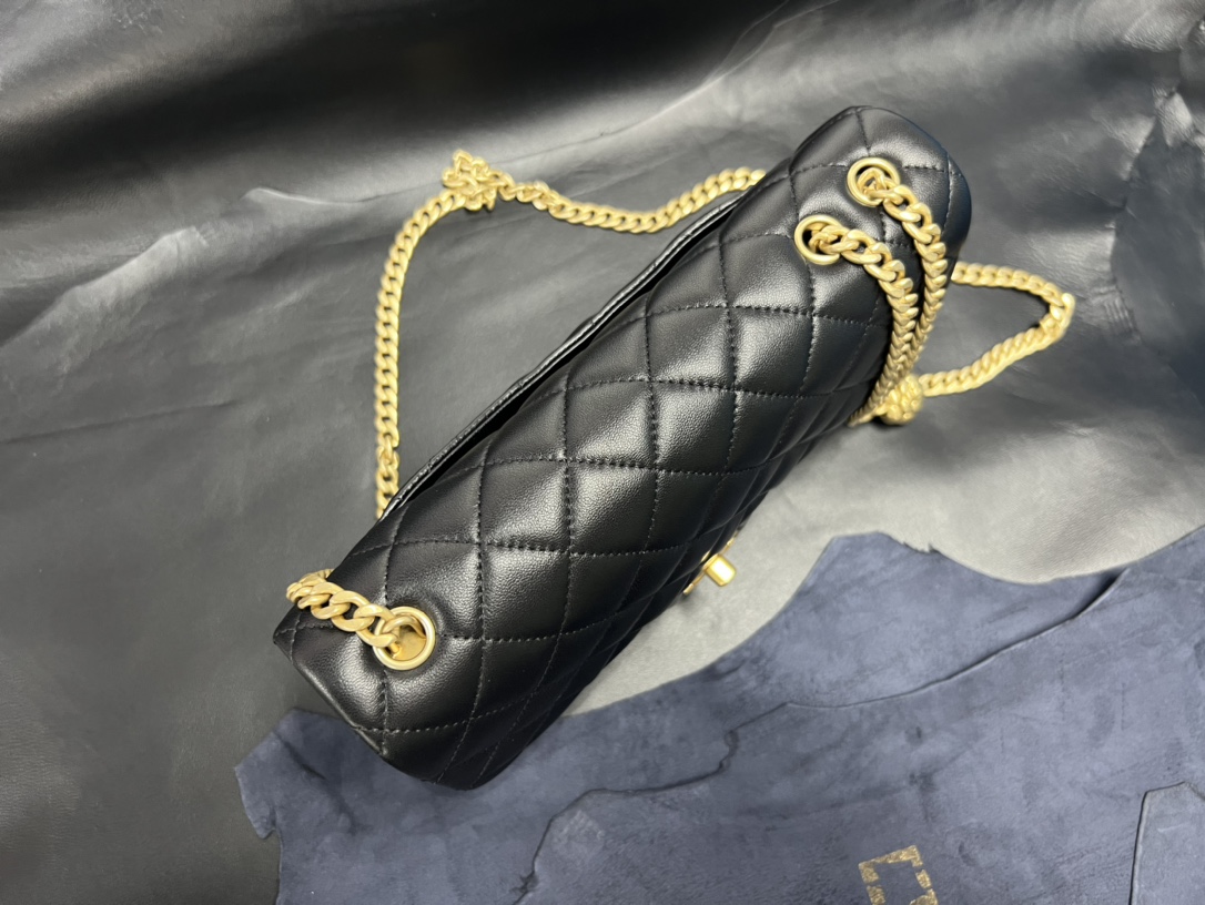 𝗖𝗛𝗔𝗡𝗘𝗟✦ 𝗖𝗹𝗮𝘀𝘀𝗶𝗰 𝗙𝗹𝗮𝗽 23S Camellia Adjustable Buckle CF Small Black Gold