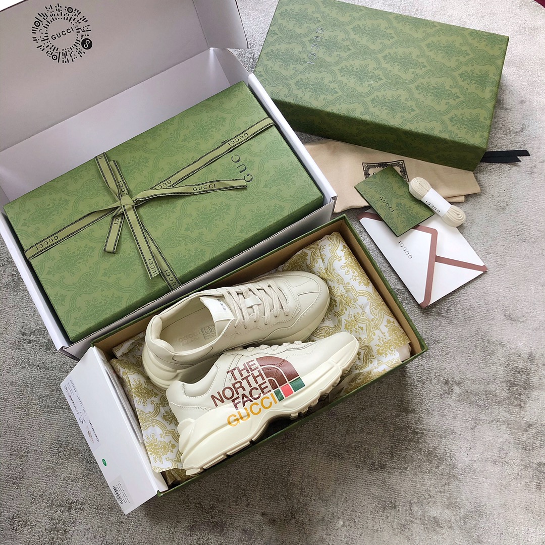 Gucci Pops This collection has a lot of flora and fauna elements Original material