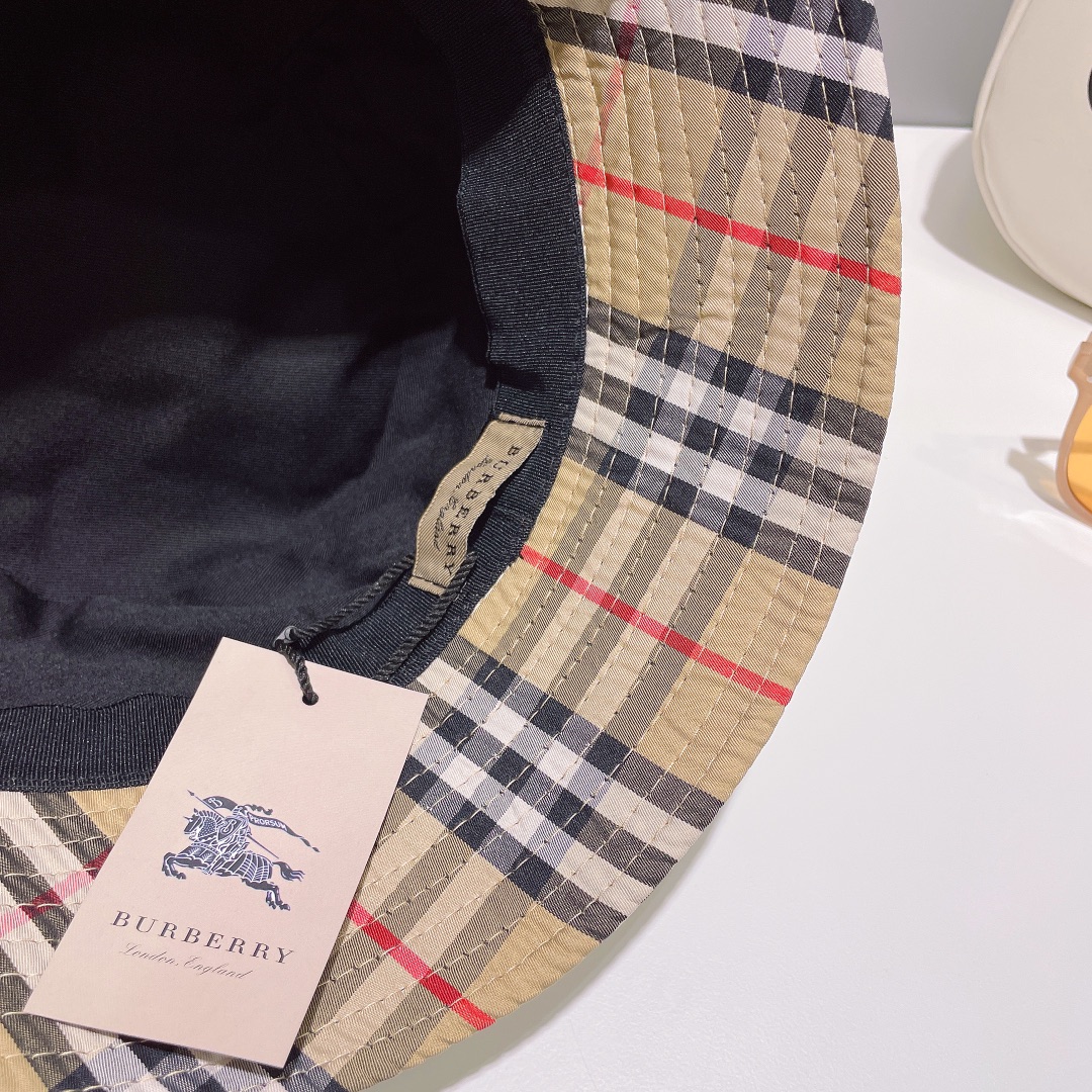 (Burberry) bucket hat